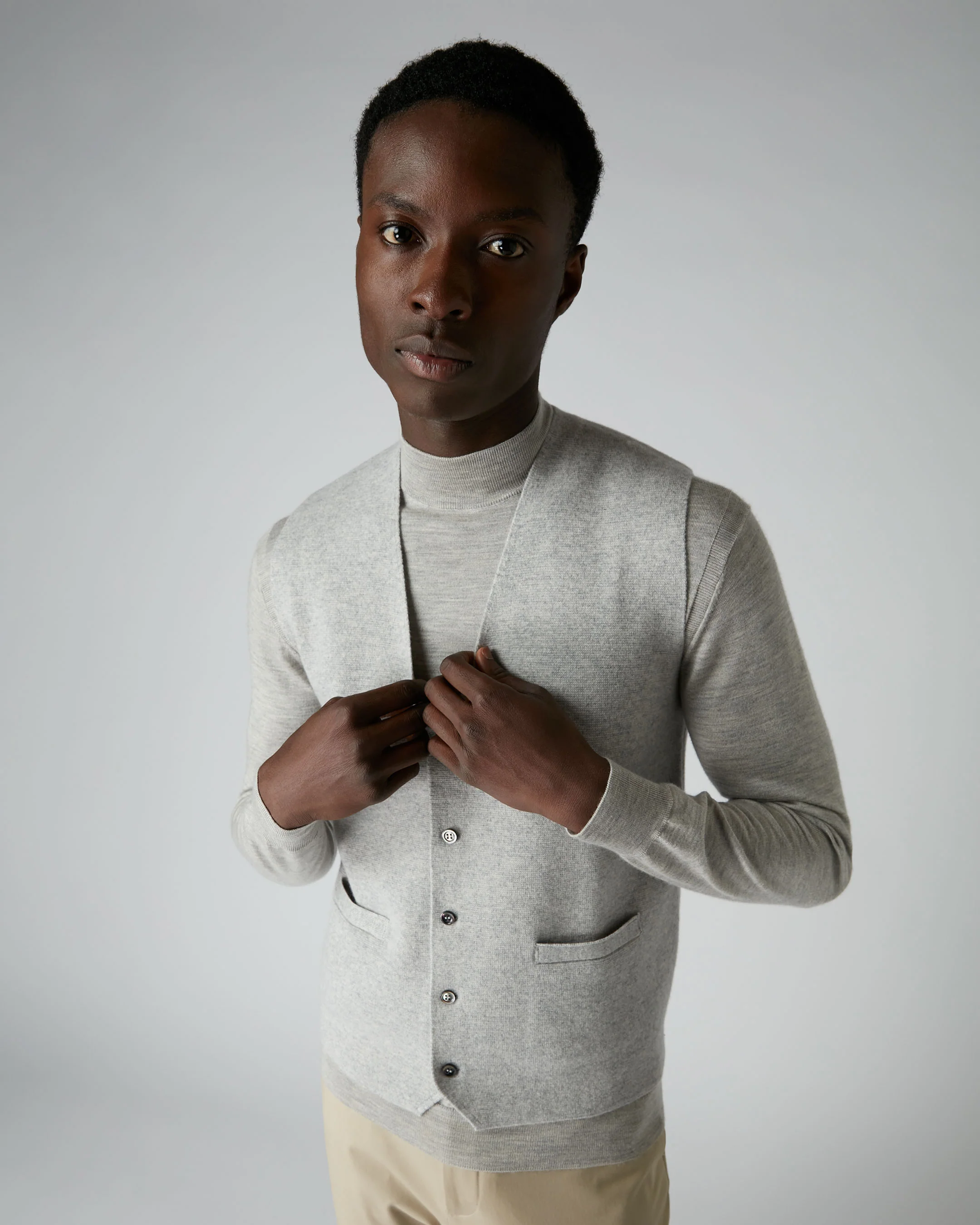 007 Milano Knitted Cashmere Waistcoat Fumo Grey - Image 4