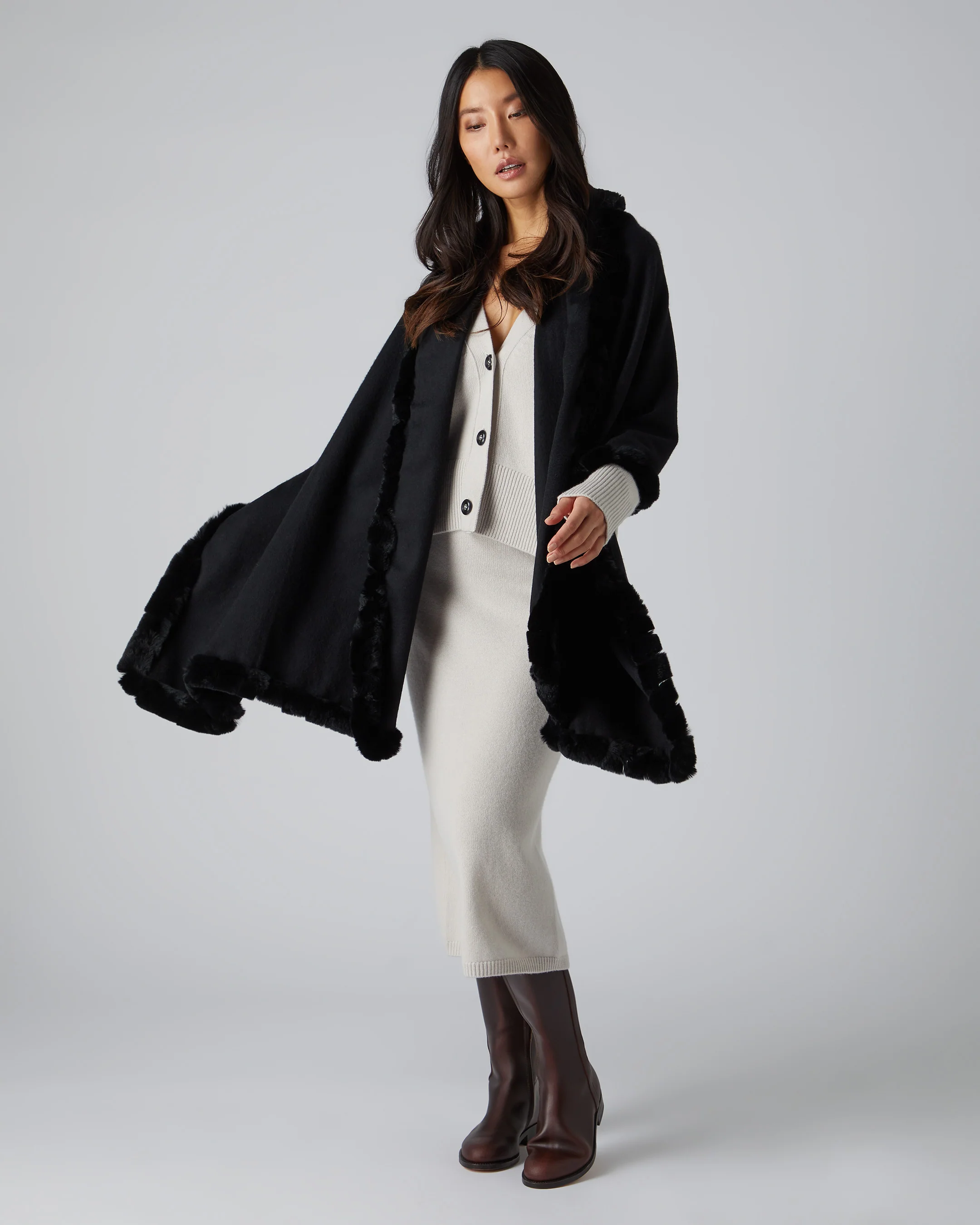 Women's Meribel Woven Fur Trim Cashmere Shawl Black - Image 3