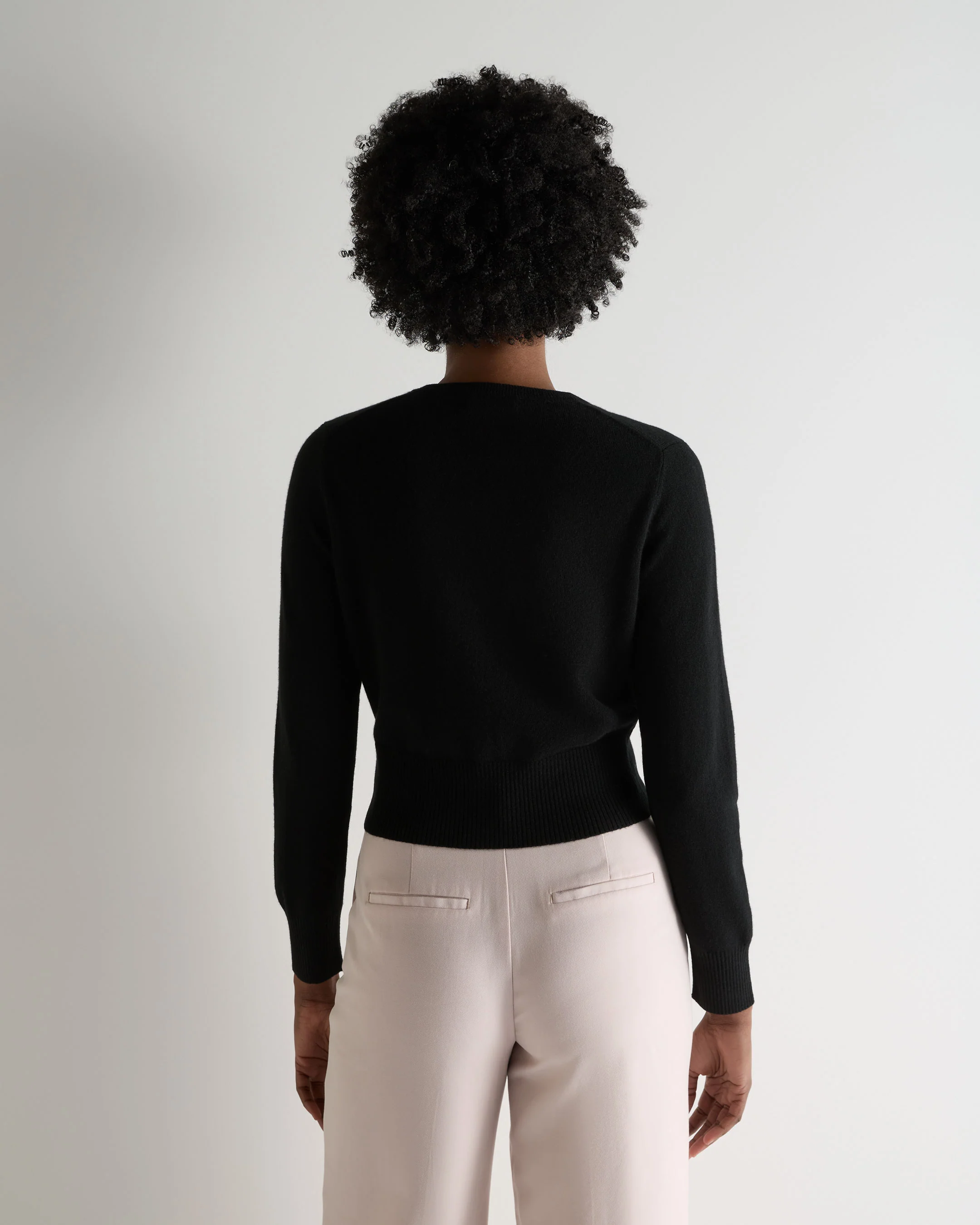 Women's Ivy Cropped Cashmere Cardigan Black - Image 4