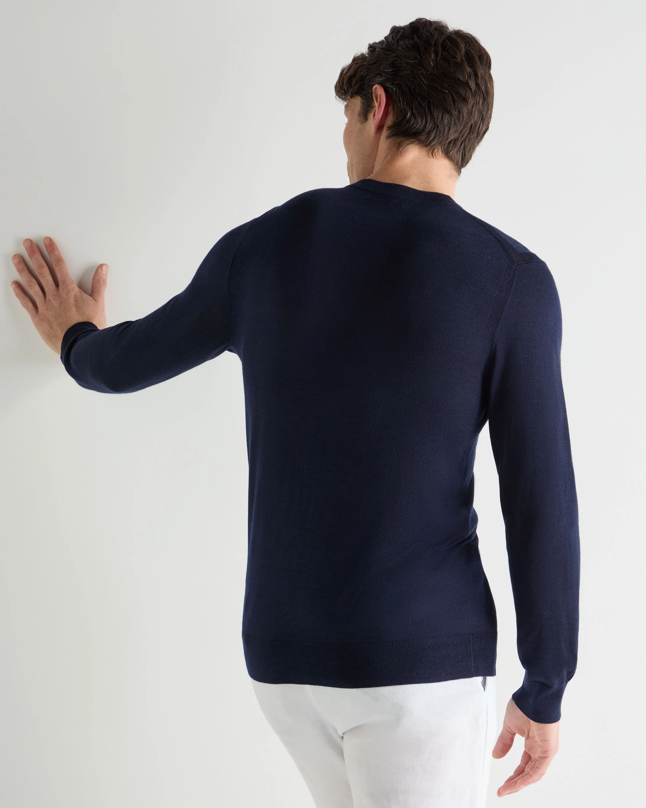 Men's Covent Fine Gauge Cashmere Round Neck Jumper Summer Navy Blue - Image 4