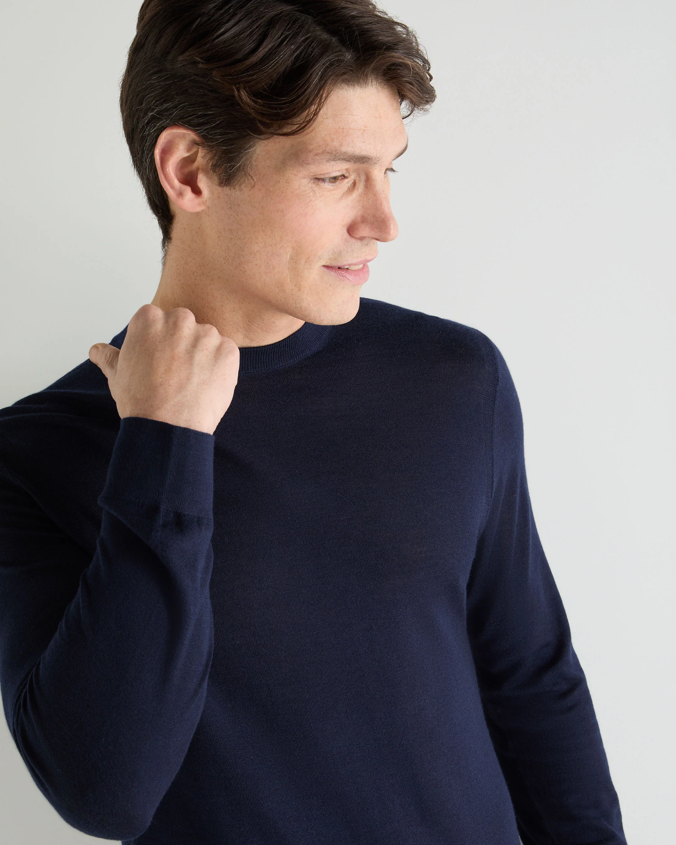 Men's Covent Fine Gauge Cashmere Round Neck Jumper Summer Navy Blue - Image 5