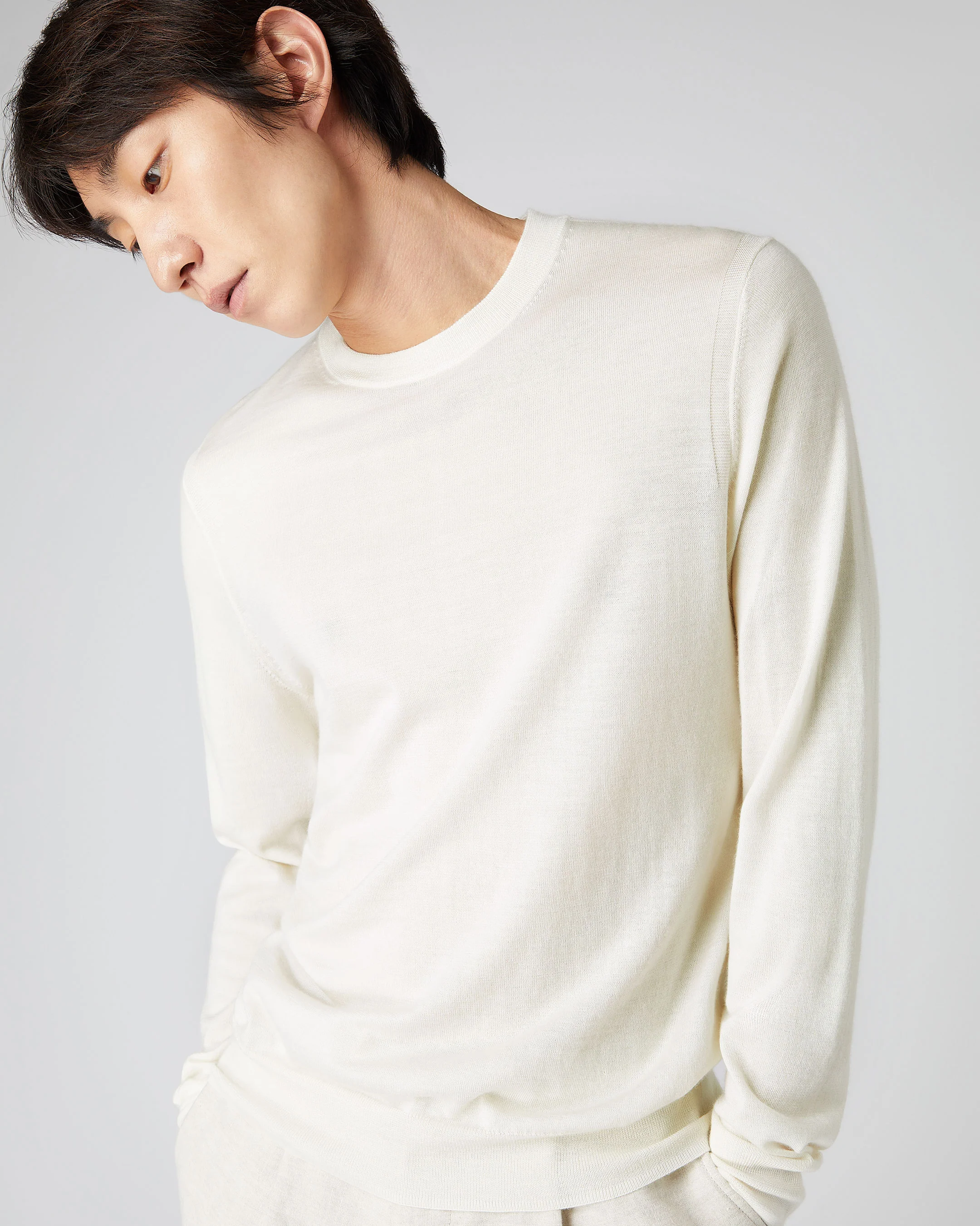 Men's Covent Fine Gauge Cashmere Round Neck Jumper New Ivory White - Image 5