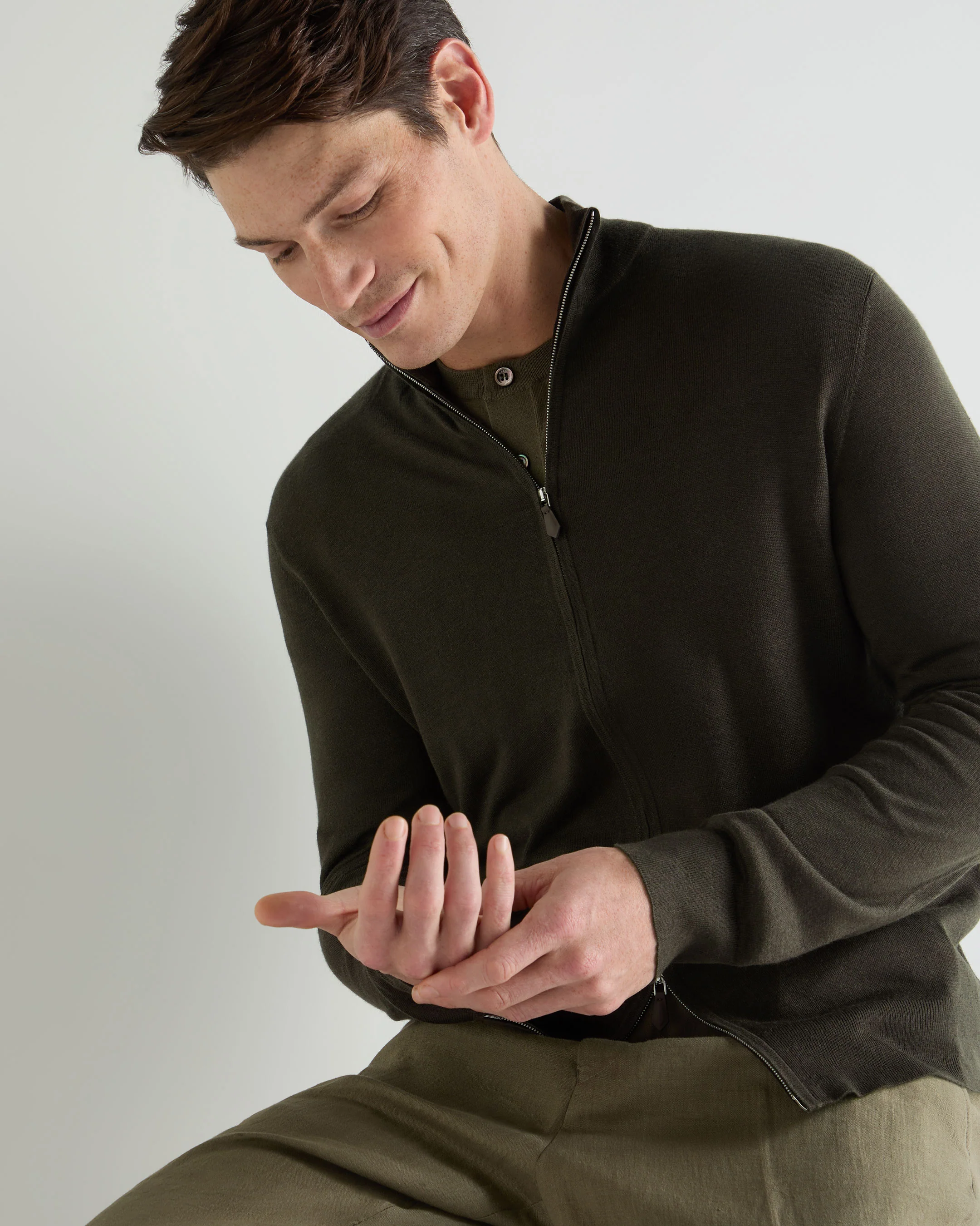 Men's Hyde Fine Gauge Cashmere Full Zip Jumper Arabica Khaki Green - Image 5
