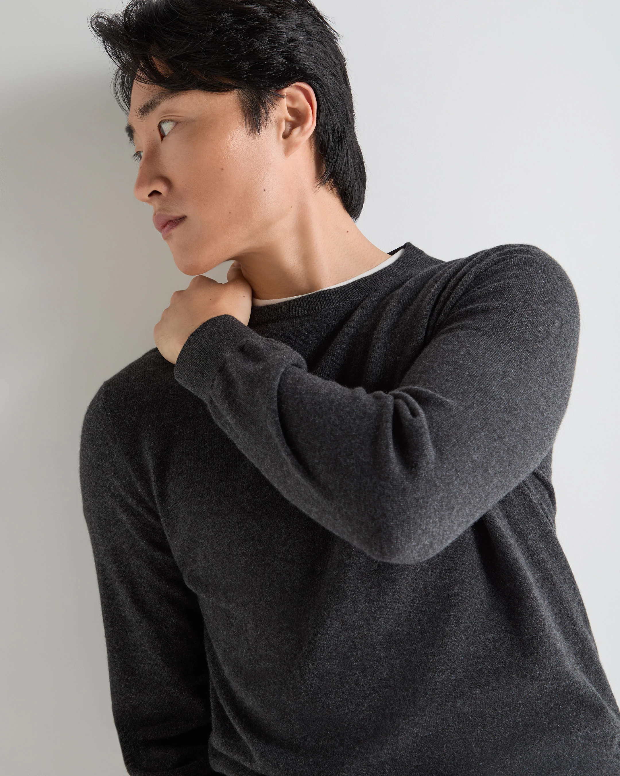 Men's Oxford Round Neck Cashmere Jumper Deep Charcoal Grey - Image 5