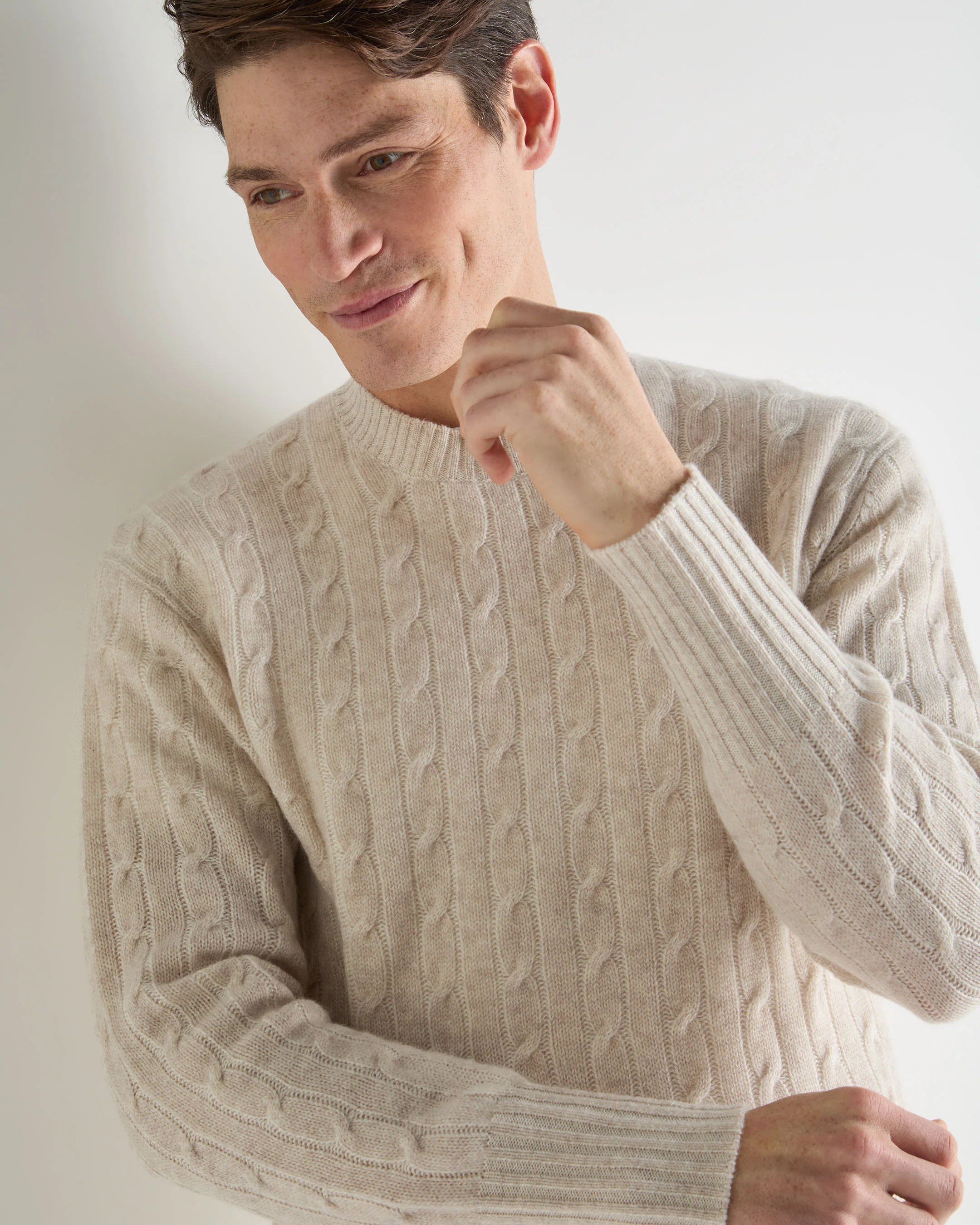 Men's Thames Cable Round Neck Cashmere Jumper Sand Brown - Image 5