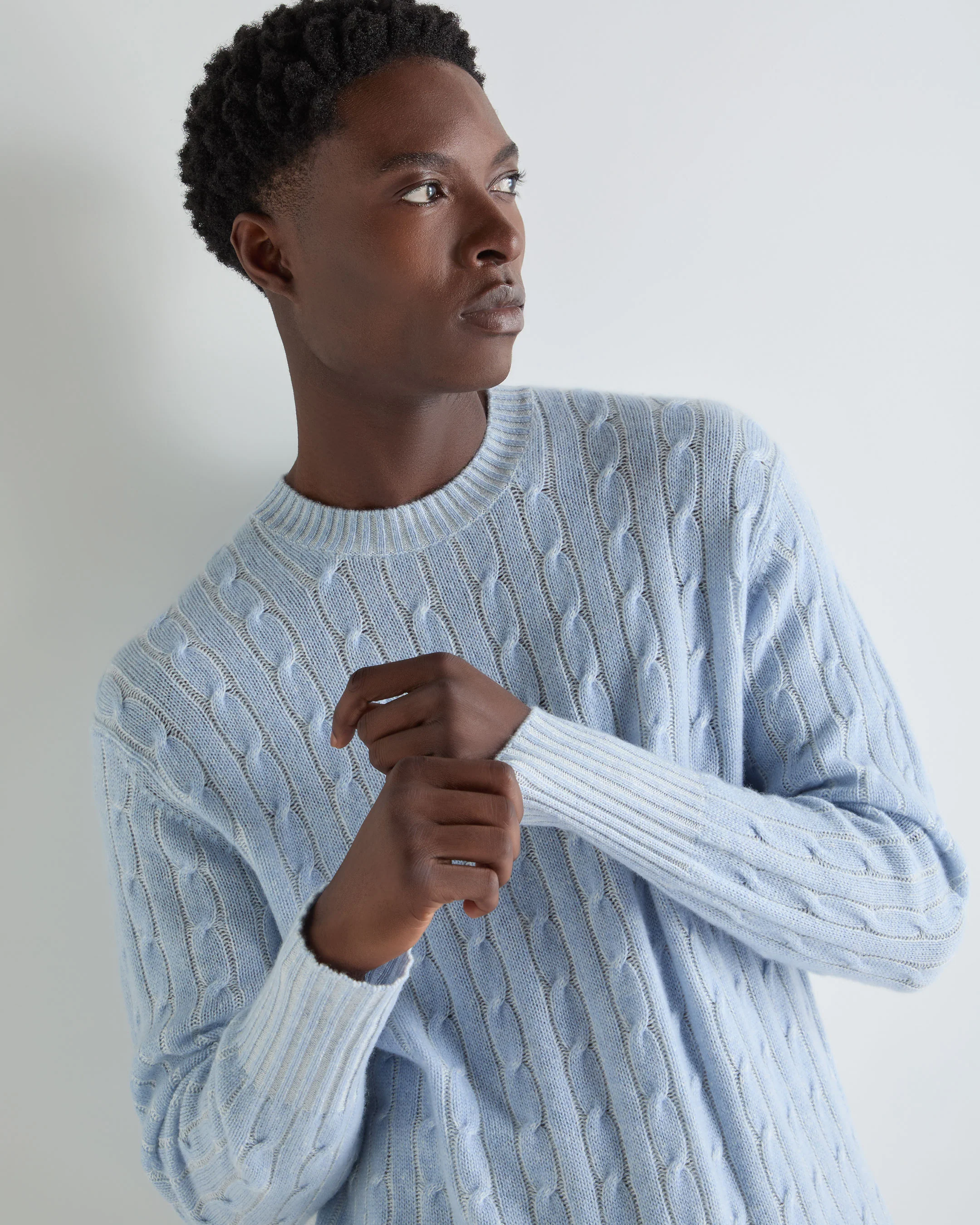 Men's Thames Cable Round Neck Cashmere Jumper Sea Mist Blue - Image 5