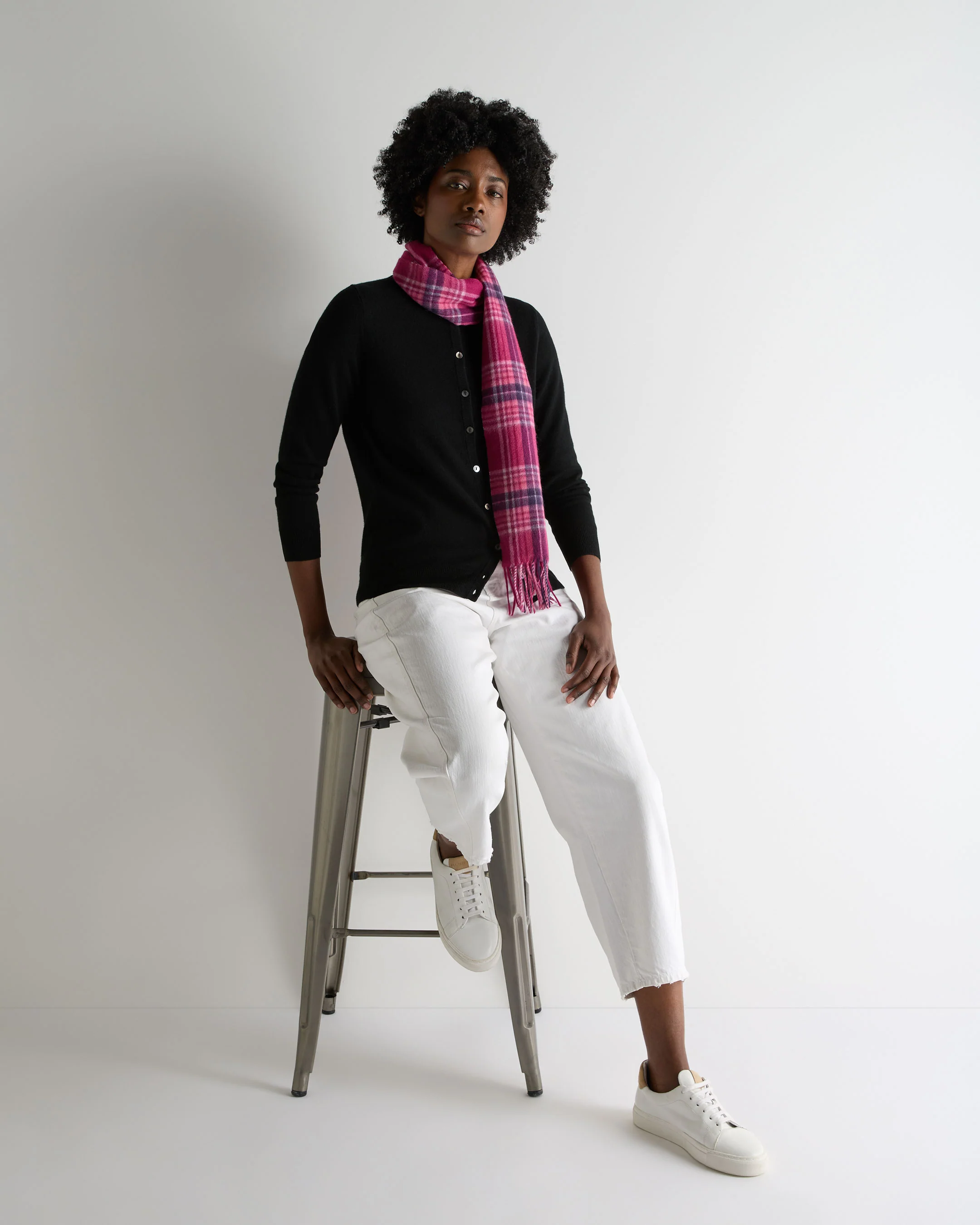 Women's Olivia Round Neck Cashmere Cardigan Black - Image 3