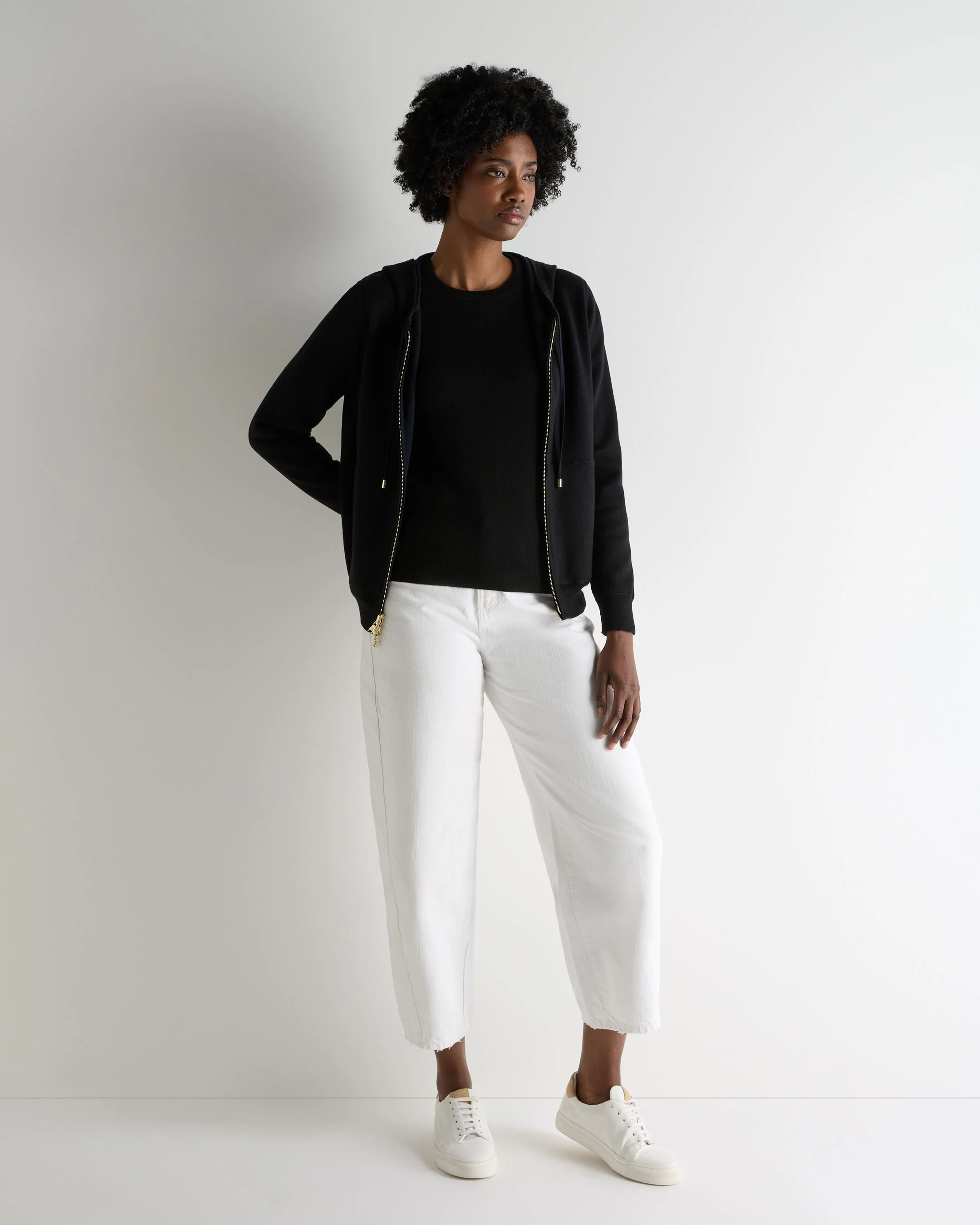 Women's Evie Classic Round Neck Cashmere Jumper Black - Image 3