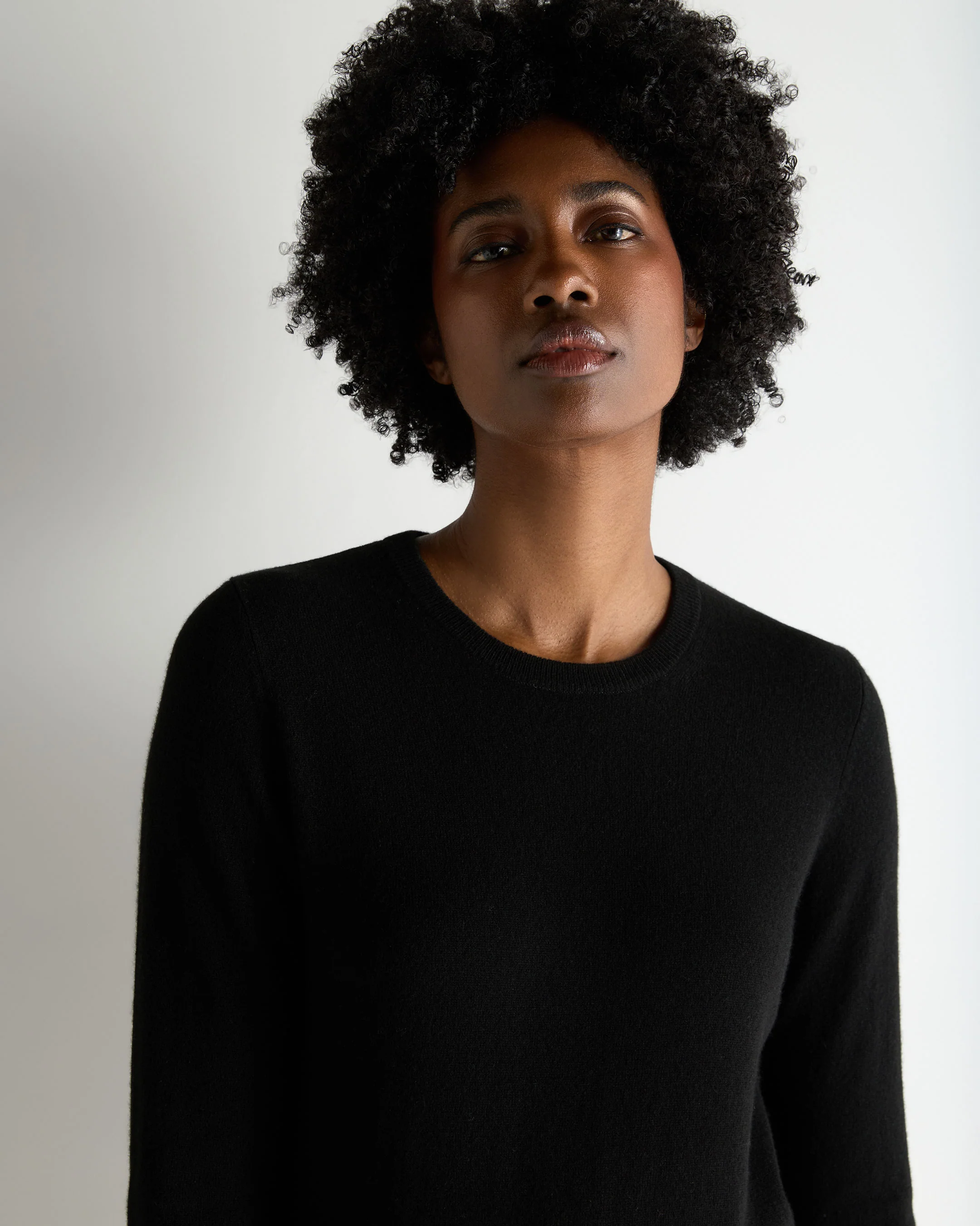 Women's Evie Classic Round Neck Cashmere Jumper Black - Image 5