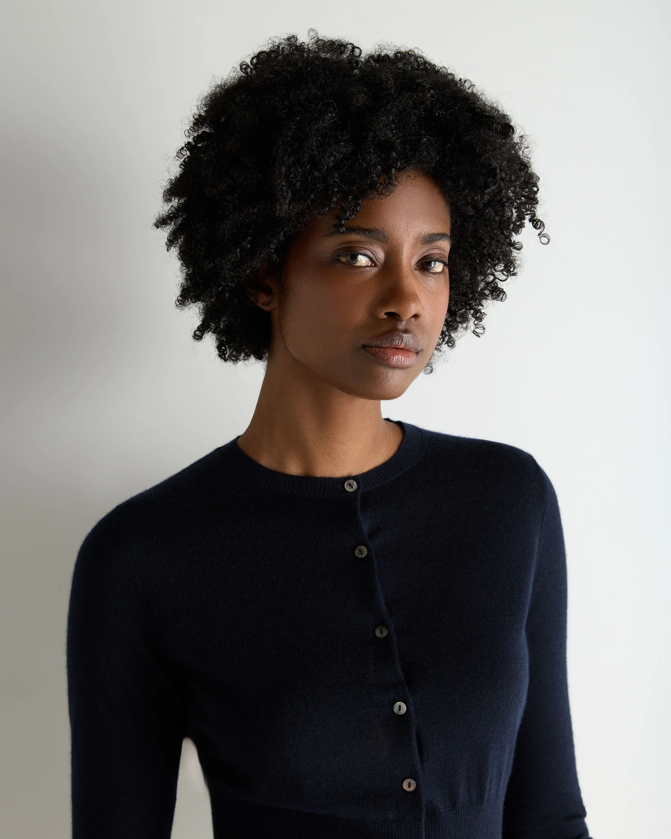 Women's Darcie Superfine Cashmere Cropped Cardigan Navy Blue - Image 5