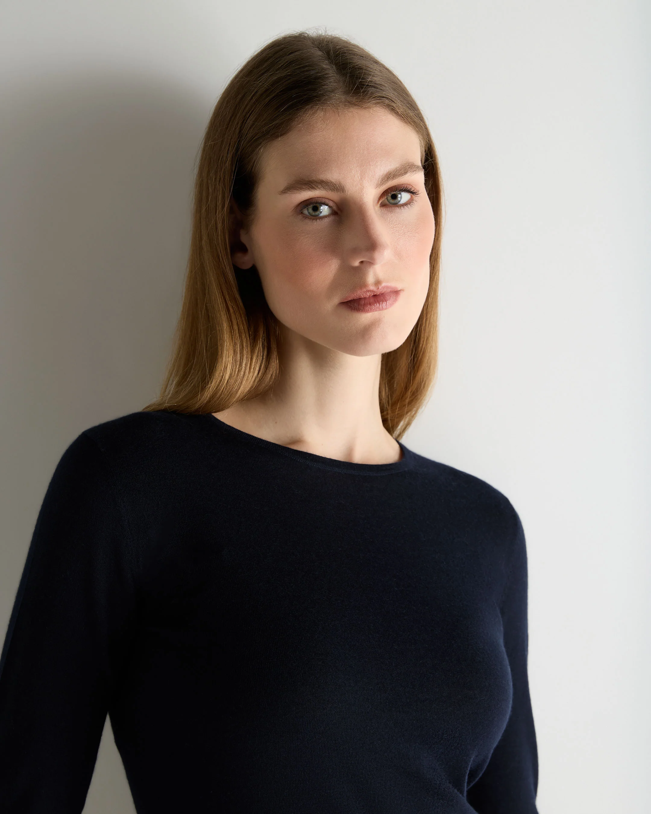 Women's Eden Superfine Cashmere Round Neck Top Navy Blue - Image 5