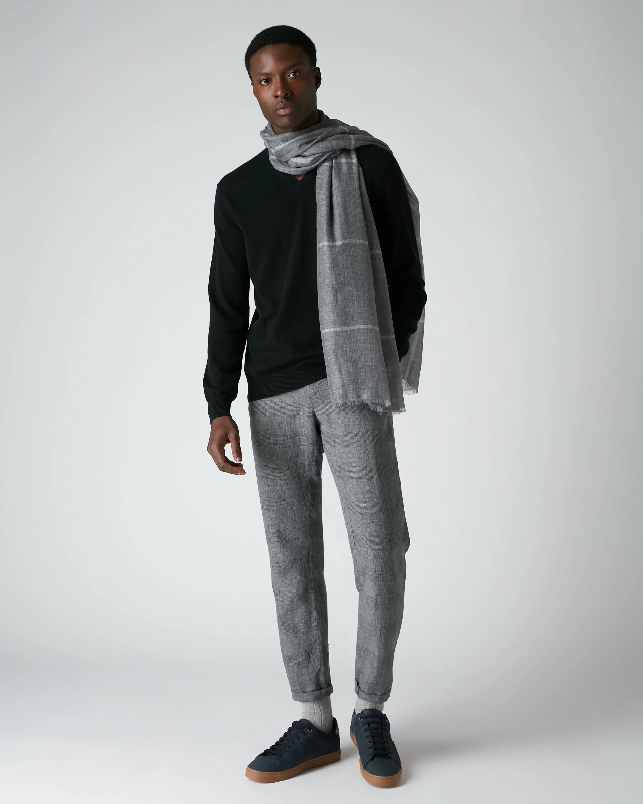 Men's Burlington V Neck Cashmere Jumper Black - Image 3