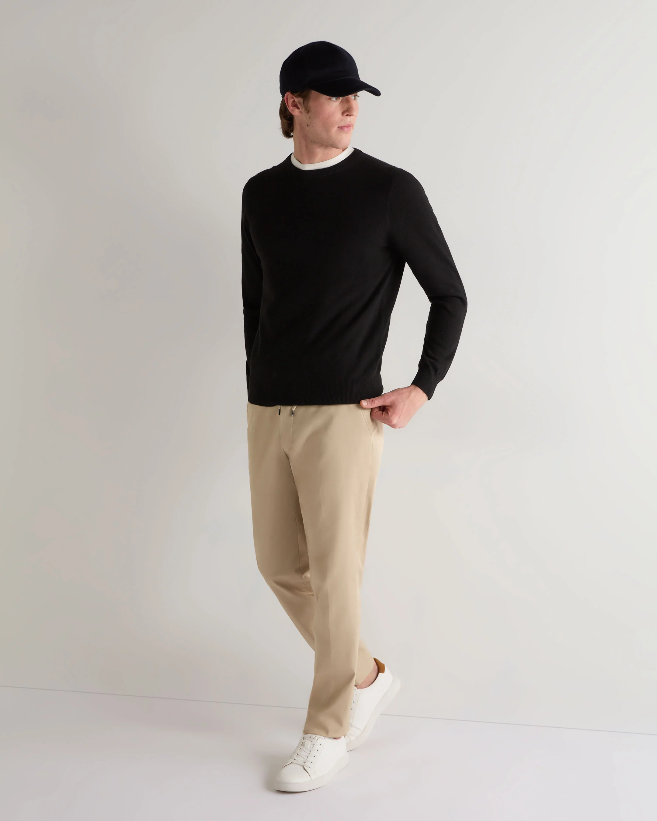 Men's Oxford Round Neck Cashmere Jumper Black - Image 3