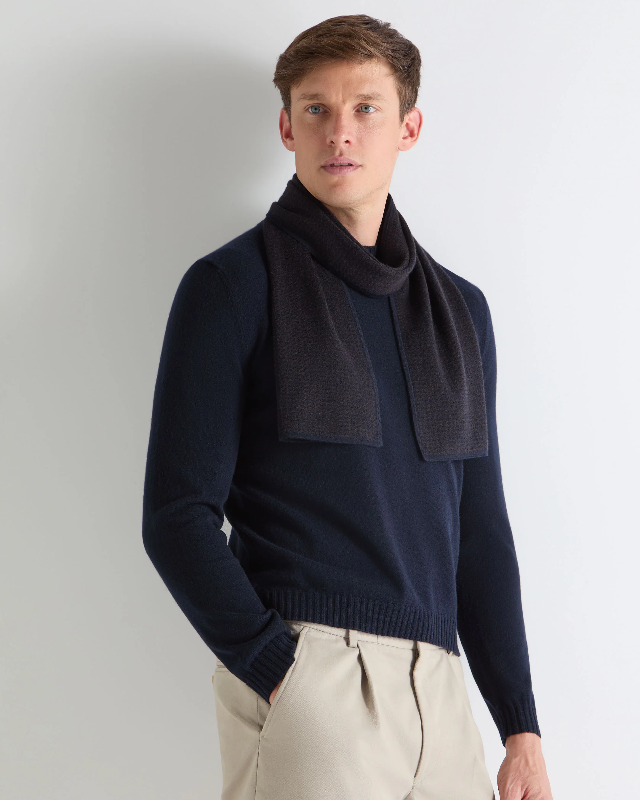 TUCCI SUPERFINE HERRINGBONE SCARF Navy Blue - Image 3