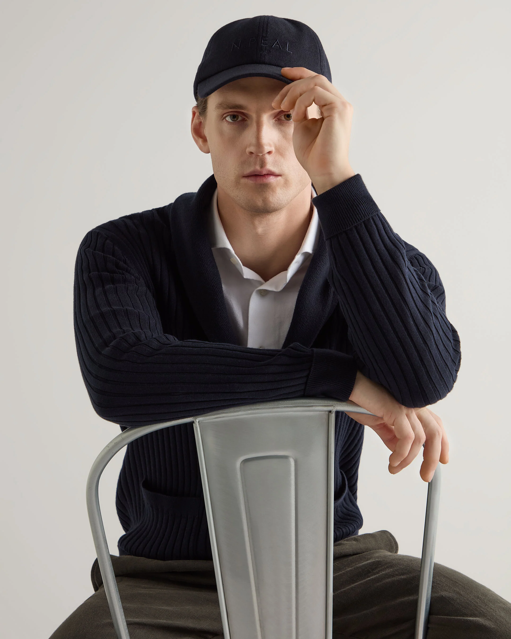 Unisex N.Peal Cashmere Cap Navy Blue - Image 2