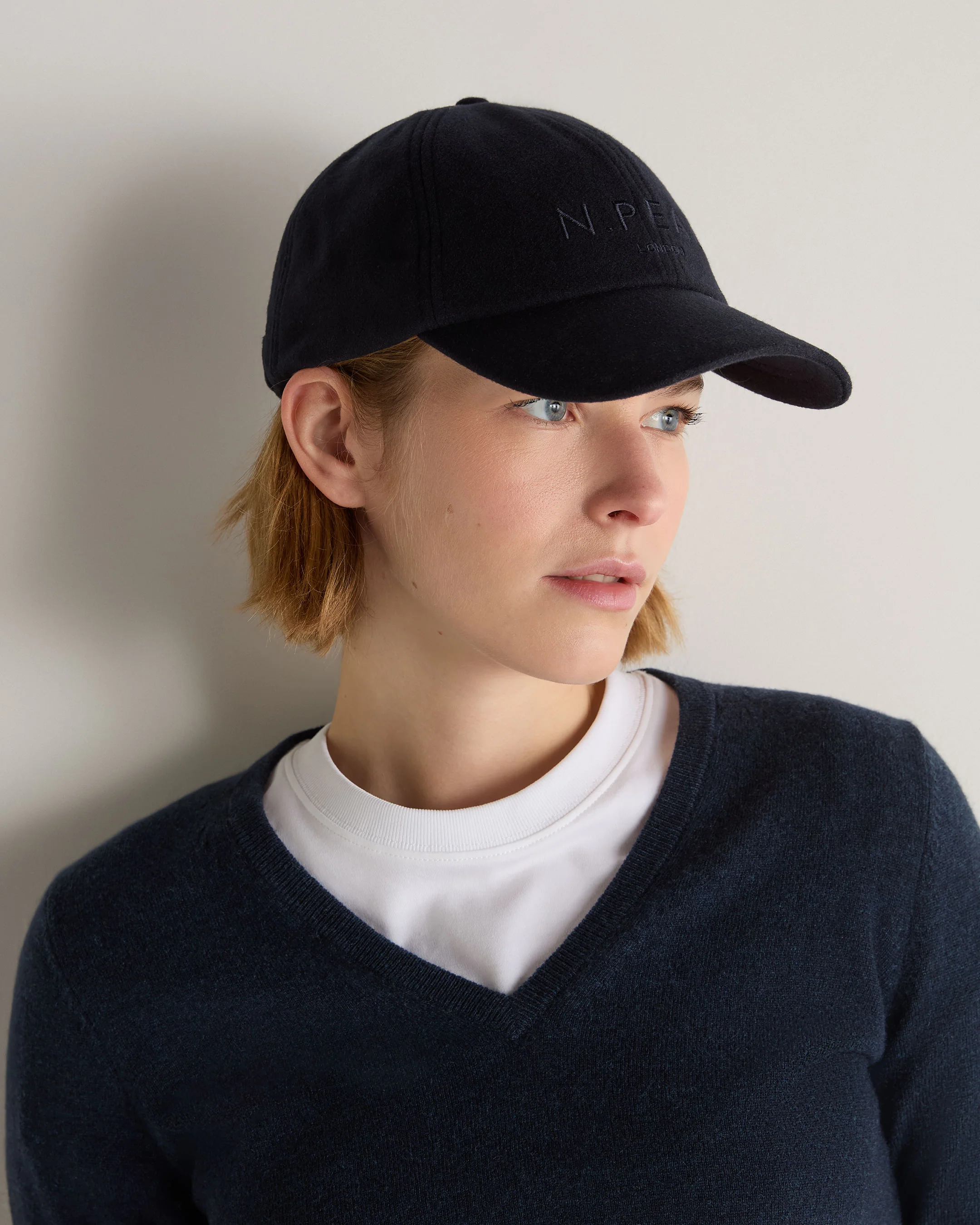 Unisex N.Peal Cashmere Cap Navy Blue - Image 3