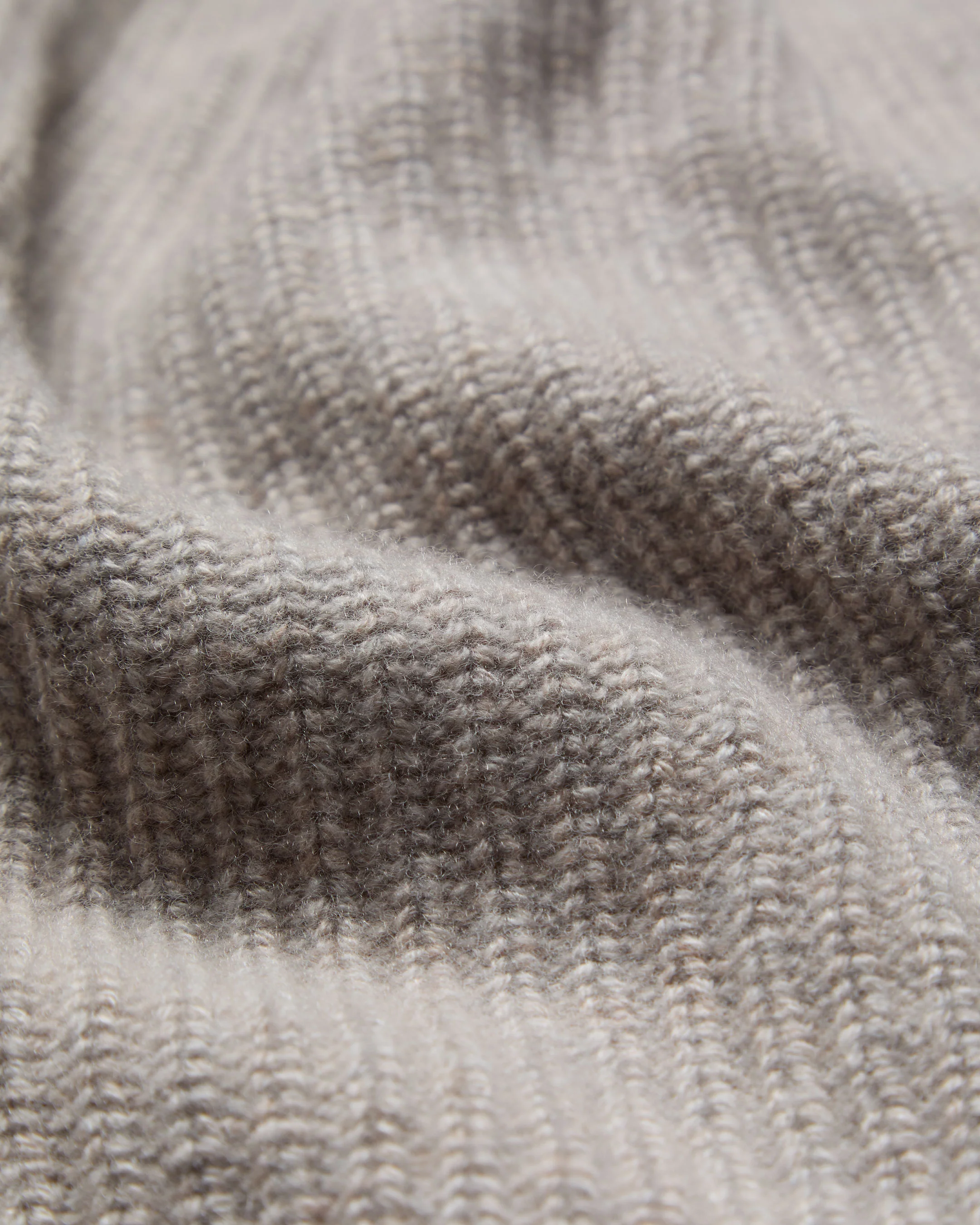Unisex Ribbed Triangle Cashmere Scarf Oat Grey - Image 2