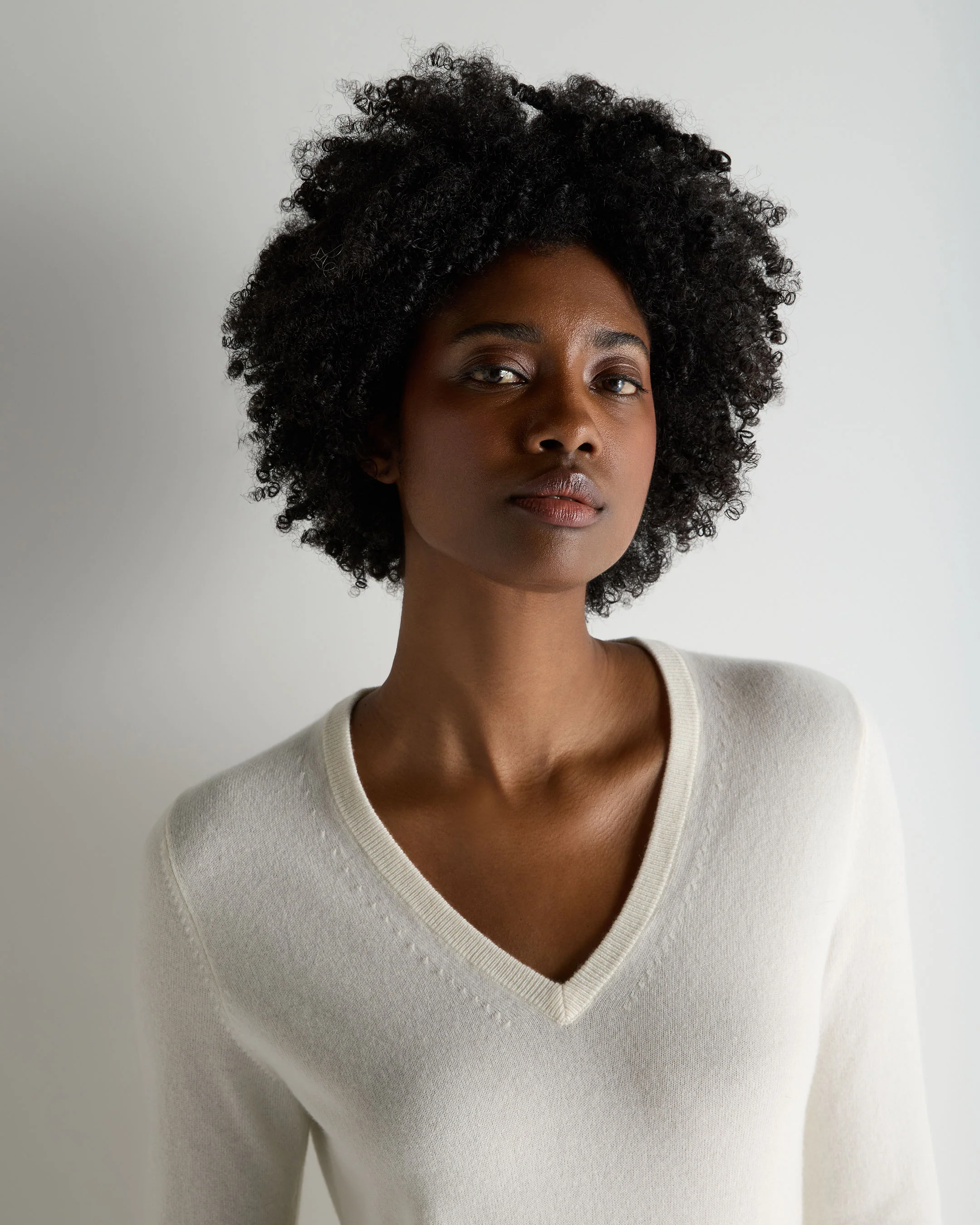 Women's Phoebe V Neck Cashmere Jumper New Ivory White - Image 5