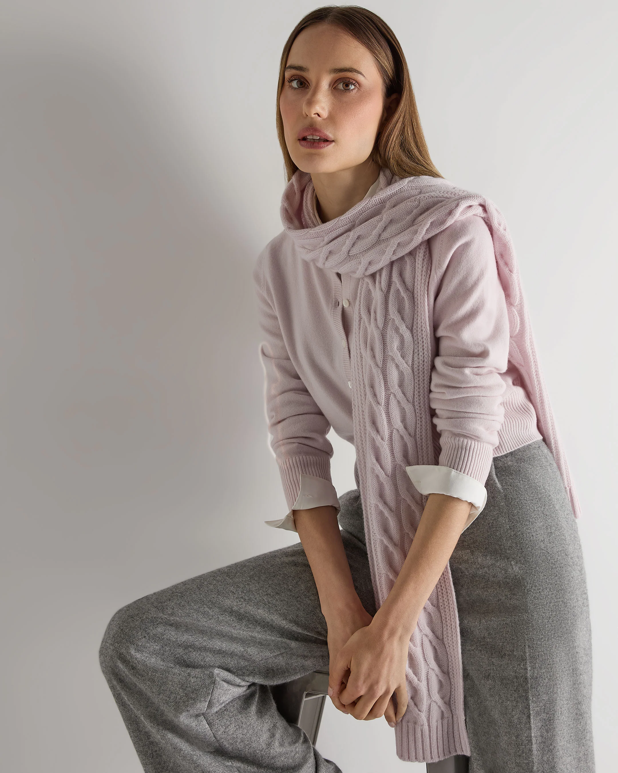 Unisex Cable Rib Cashmere Scarf Chalk Pink - Image 3