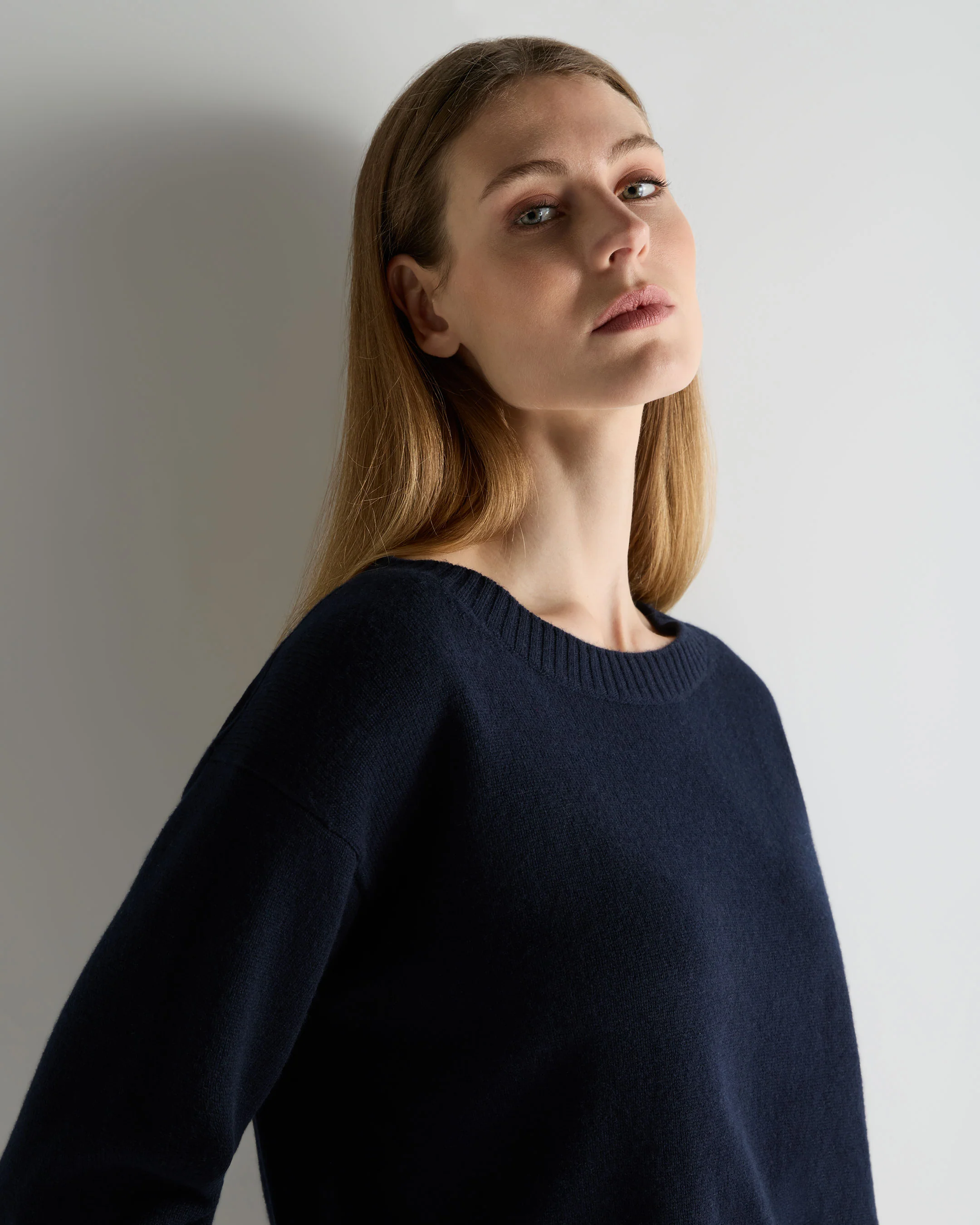 Women's Crop Boat Neck Cashmere Jumper Navy Blue - Image 5