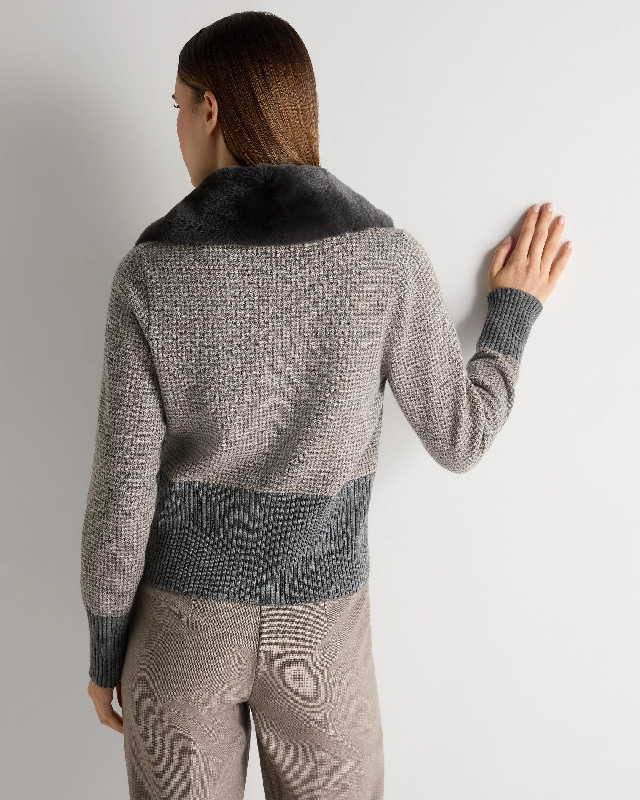 Women's Dogtooth Cashmere Cardigan With Fur Elephant Grey - Image 4