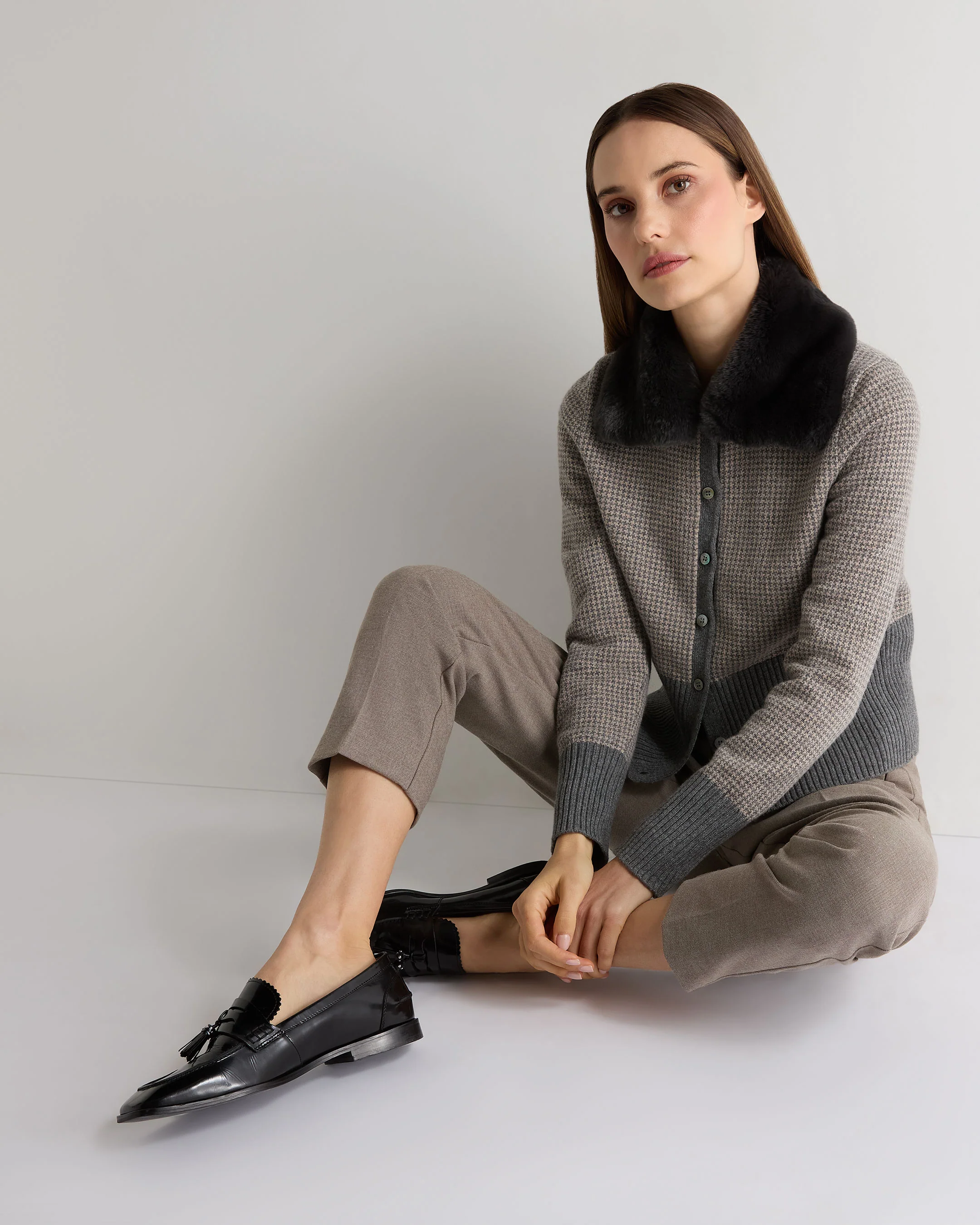 Women's Dogtooth Cashmere Cardigan With Fur Elephant Grey - Image 6