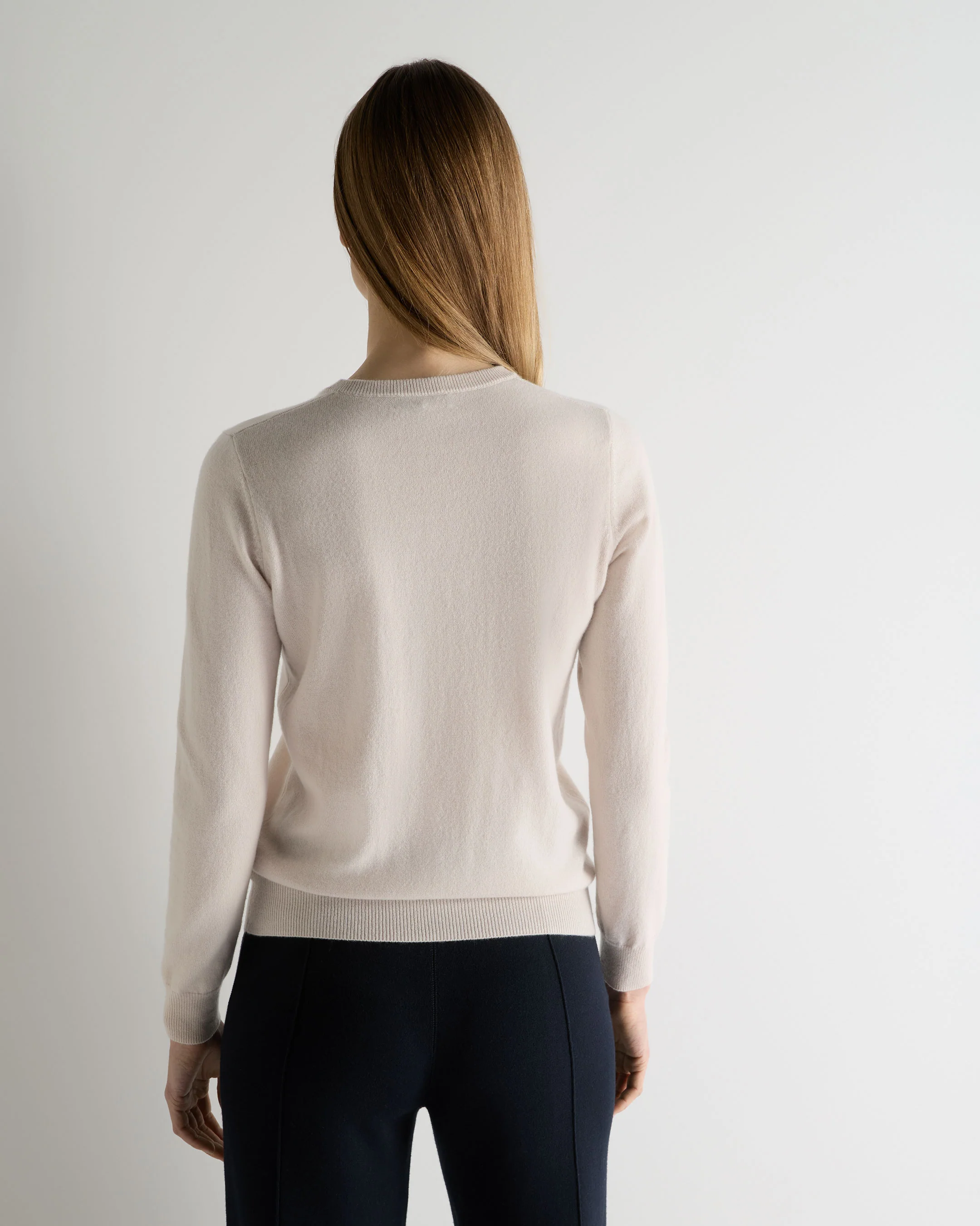 Women's Evie Classic Round Neck Cashmere Jumper Dove Pink - Image 4
