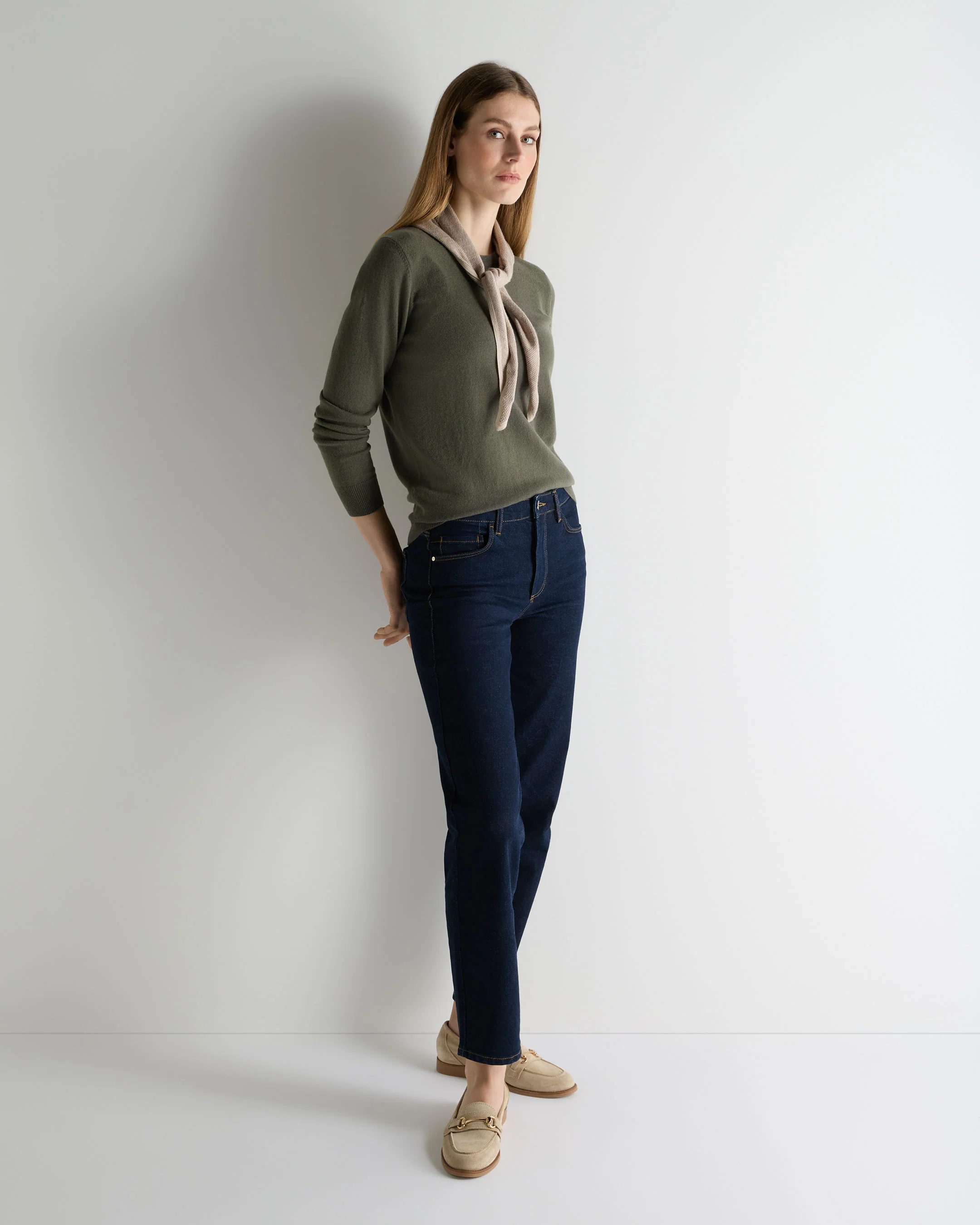 Women's Evie Classic Round Neck Cashmere Jumper Olive Green - Image 3