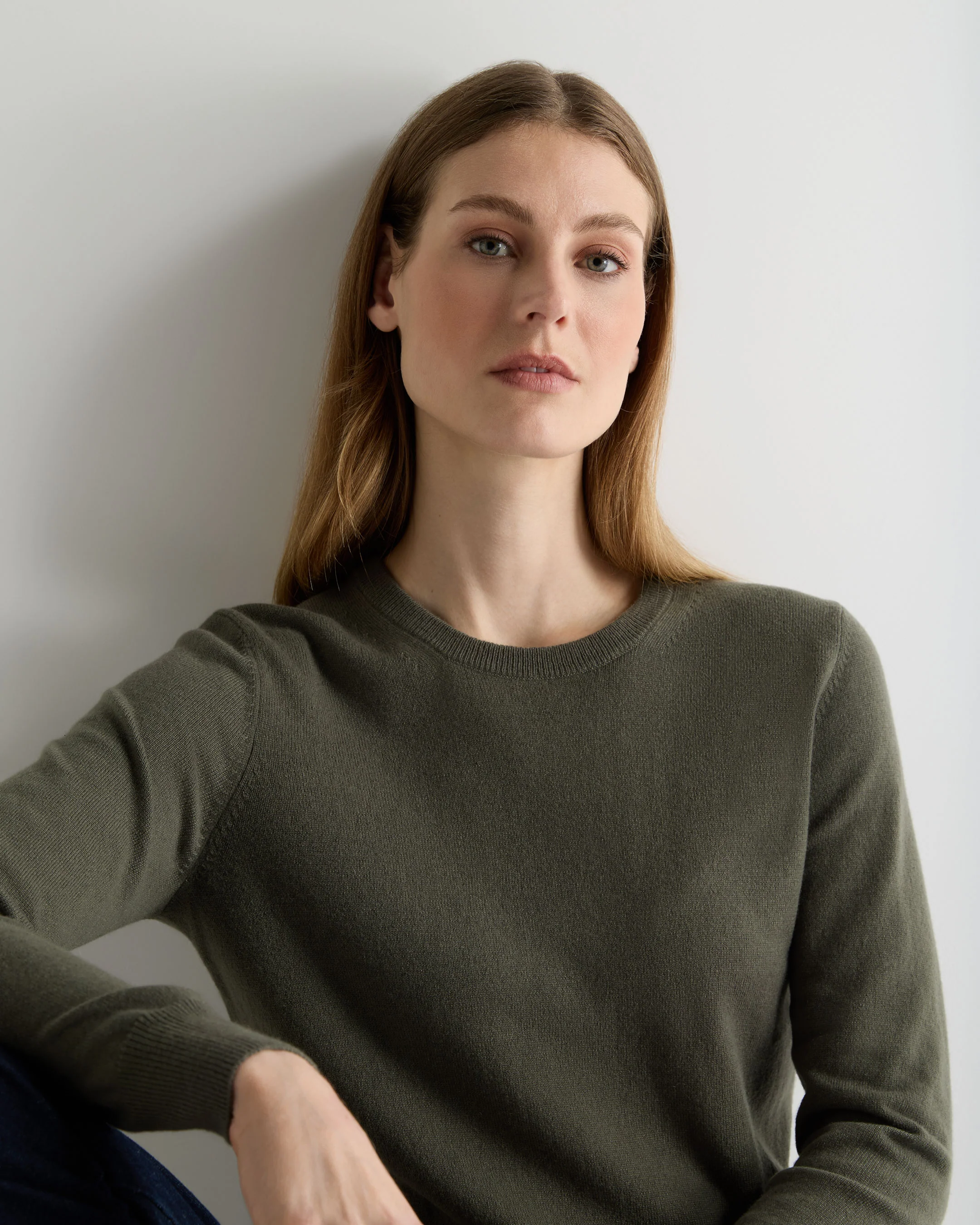 Women's Evie Classic Round Neck Cashmere Jumper Olive Green - Image 5