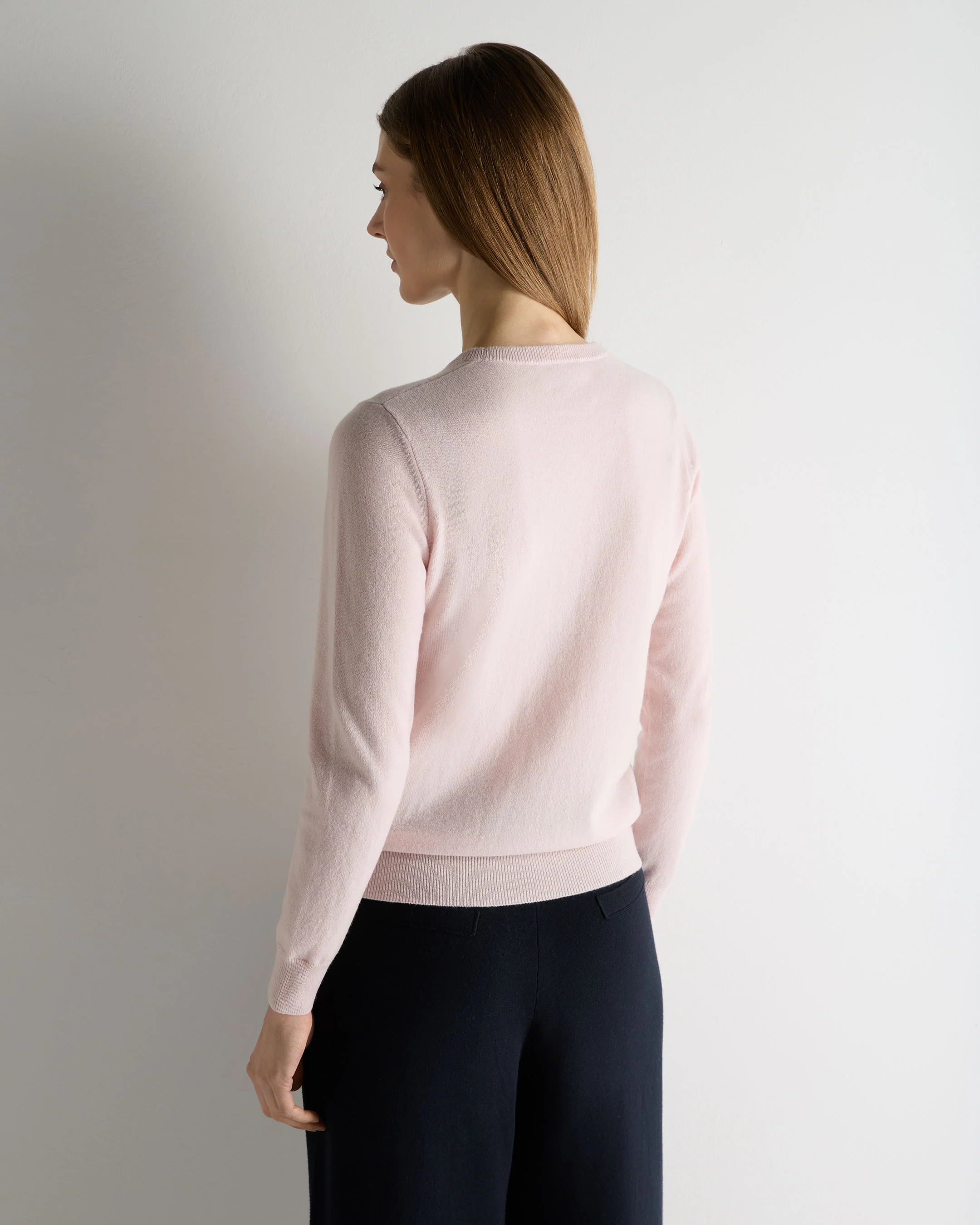 Women's Evie Classic Round Neck Cashmere Jumper Powder Pink - Image 4