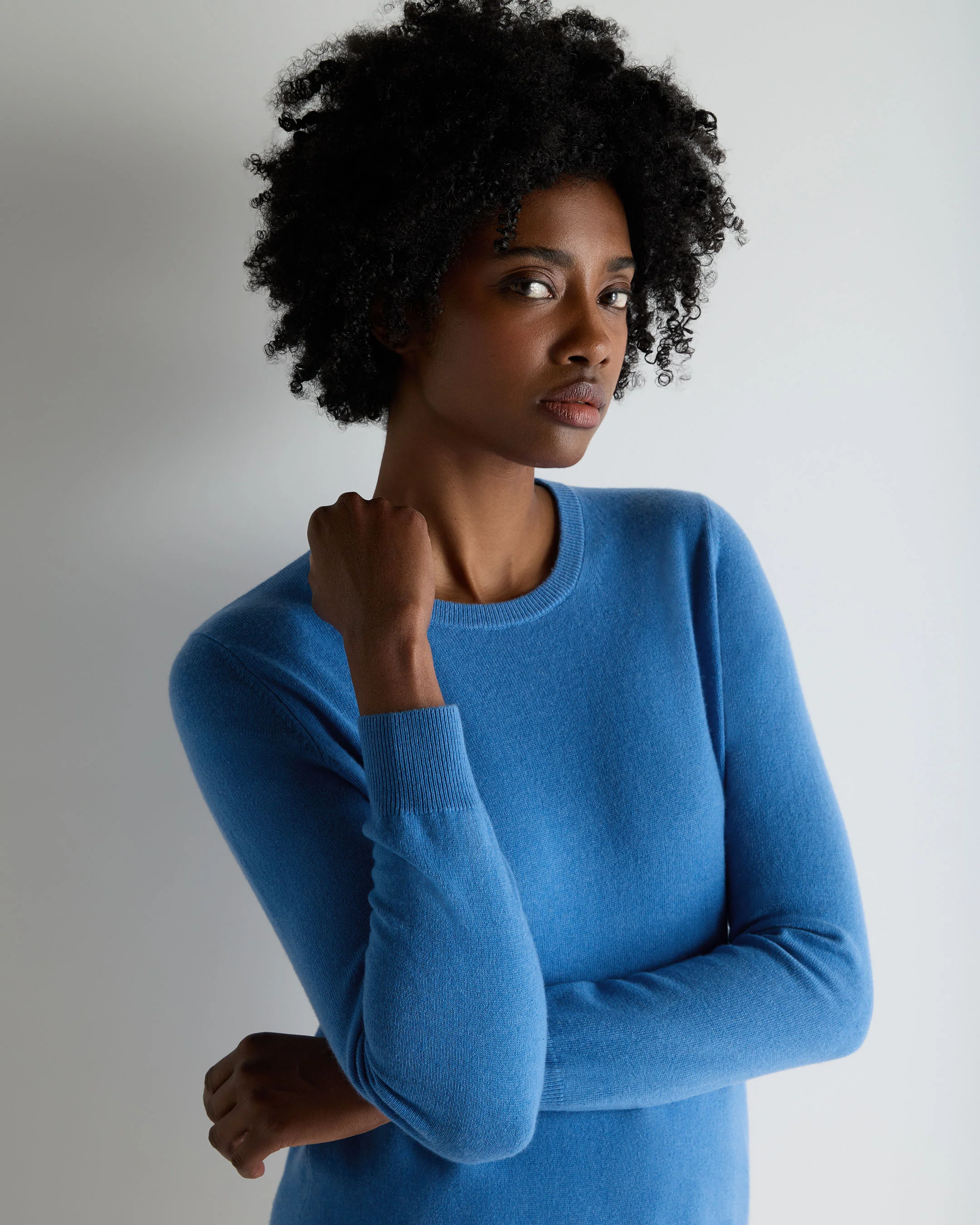 Women's Evie Classic Round Neck Cashmere Jumper Sunshine Blue - Image 5