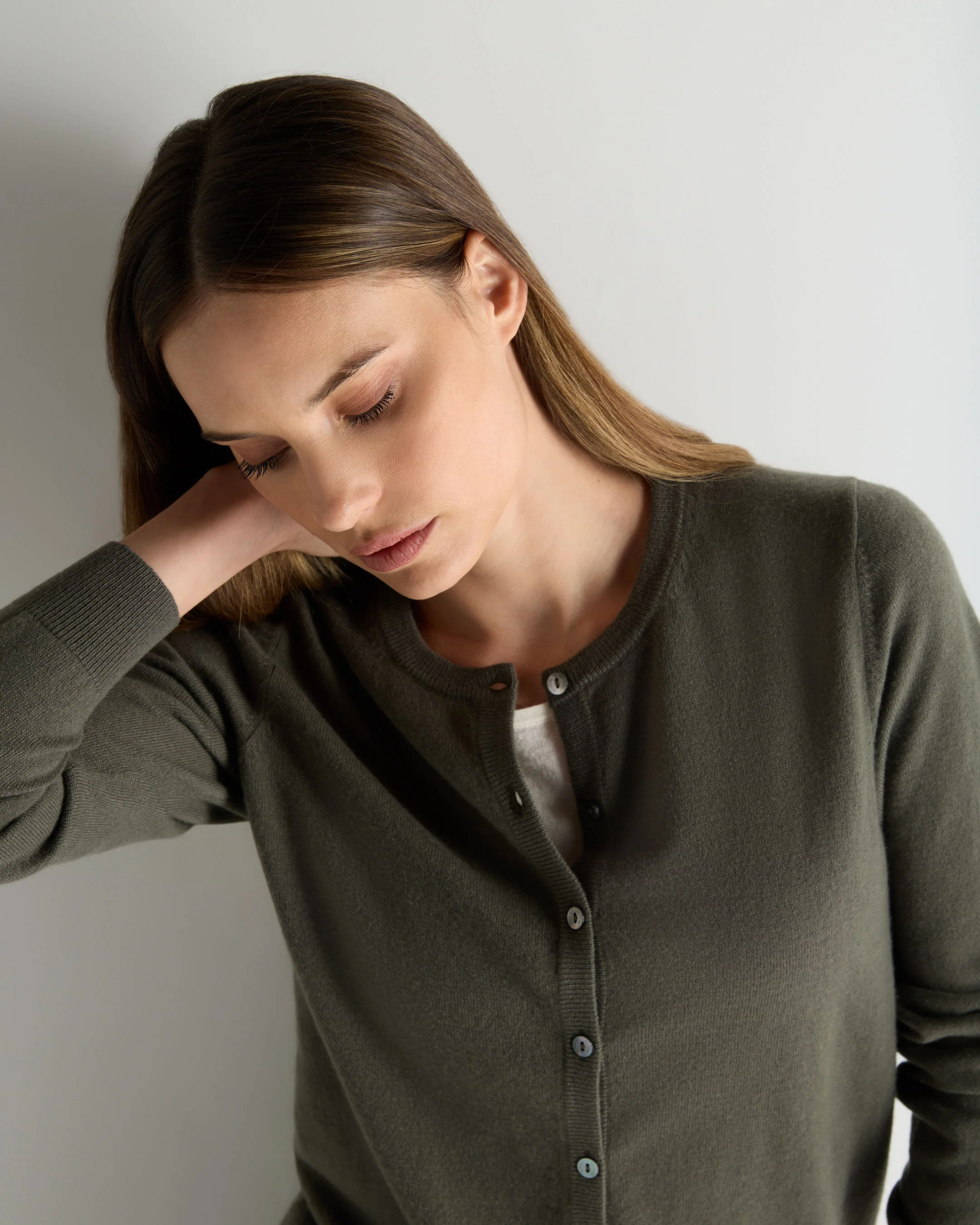Women's Olivia Round Neck Cashmere Cardigan Olive Green - Image 5