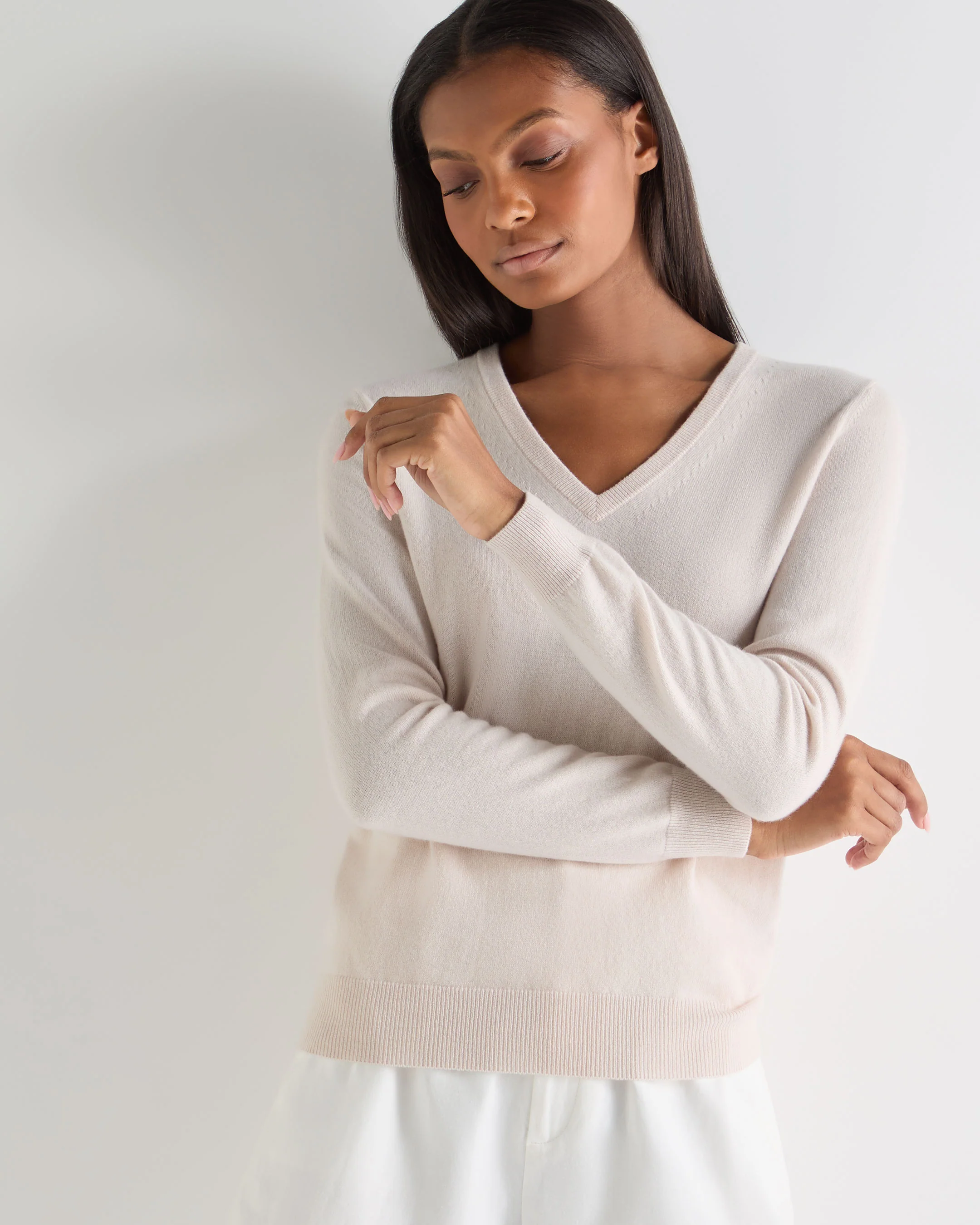 Women's Phoebe V Neck Cashmere Jumper Dove Pink - Image 5