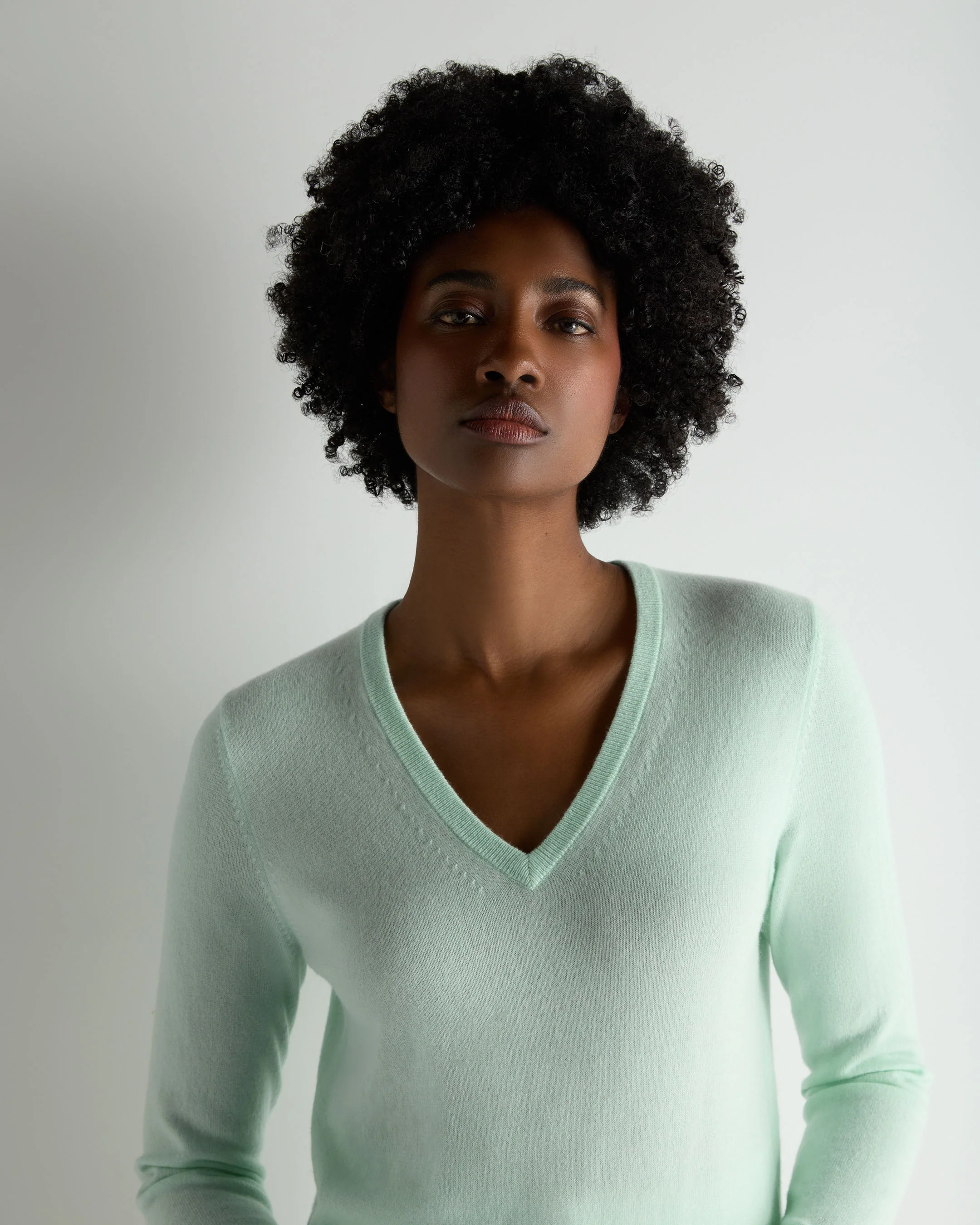Women's Phoebe V Neck Cashmere Jumper Mint Green - Image 5