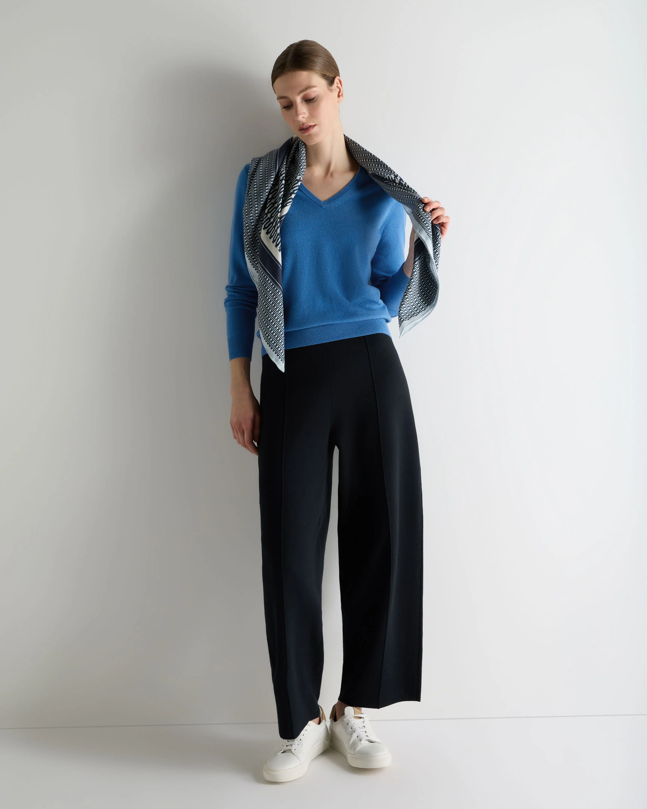 Women's Phoebe V Neck Cashmere Jumper Sunshine Blue - Image 3