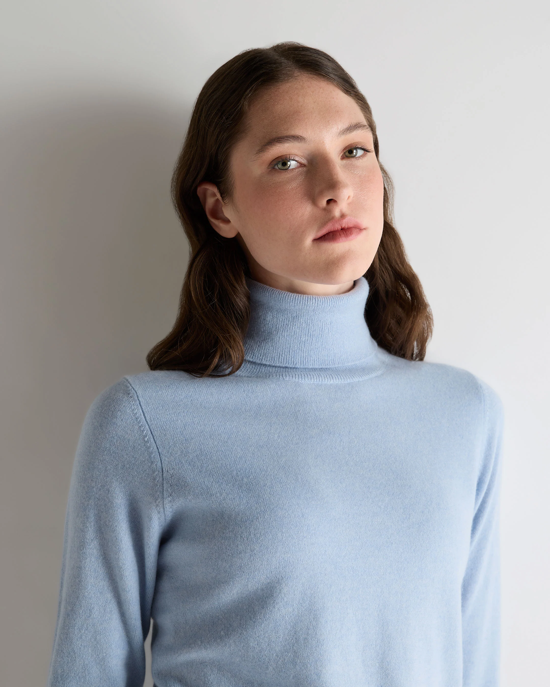 Women's Luna Roll Neck Cashmere Jumper Sea Mist Blue - Image 5