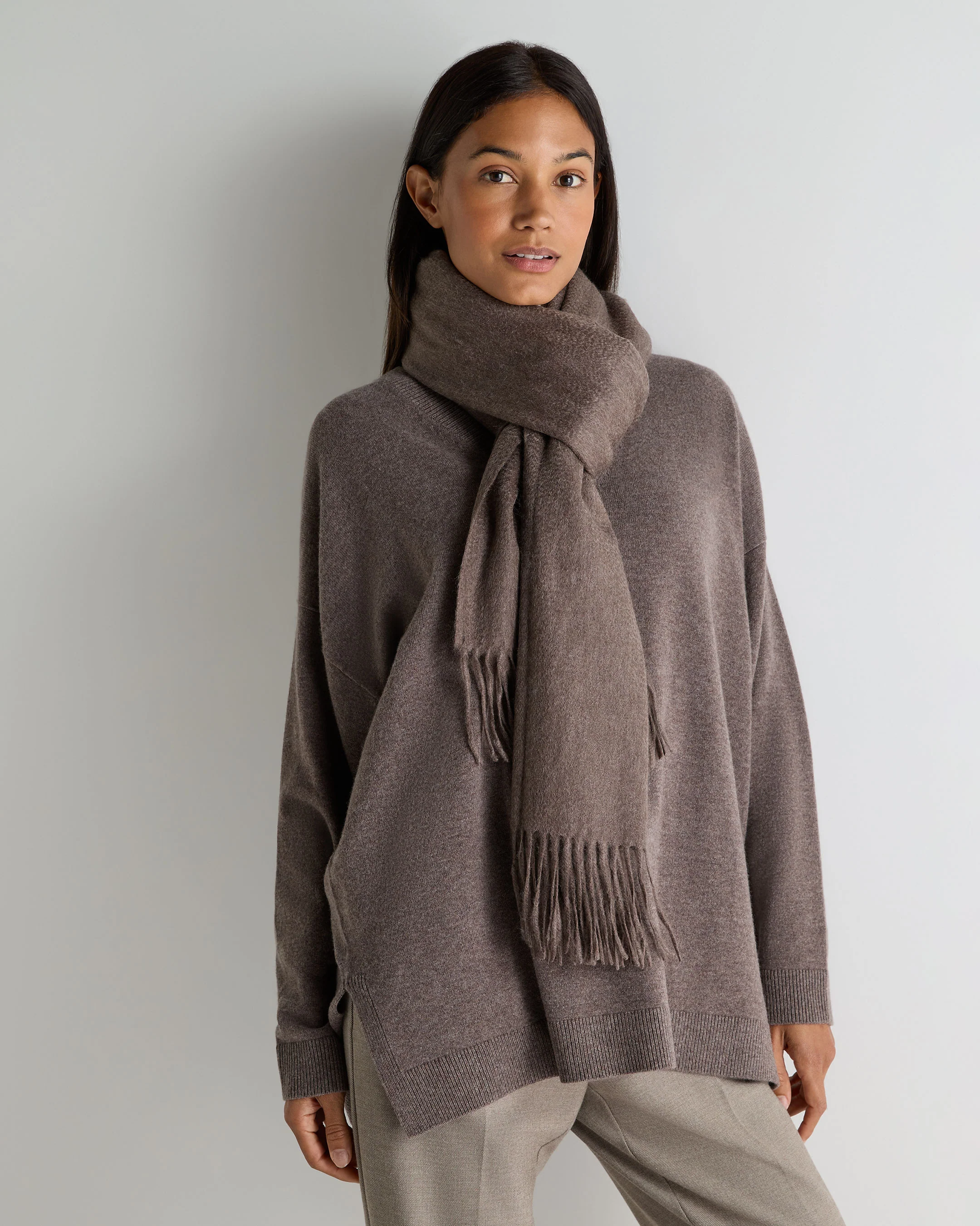 Women's Woven Cashmere Shawl Otter Brown - Image 3